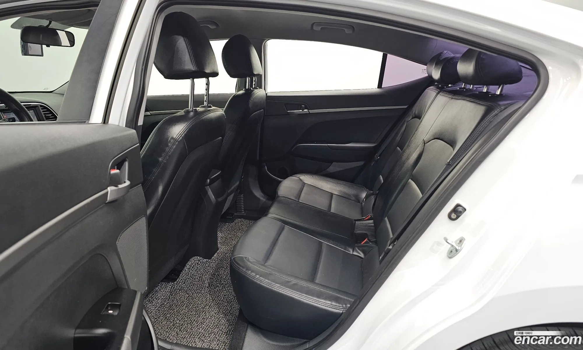 Hyundai Elantra AD 2016 — 17
