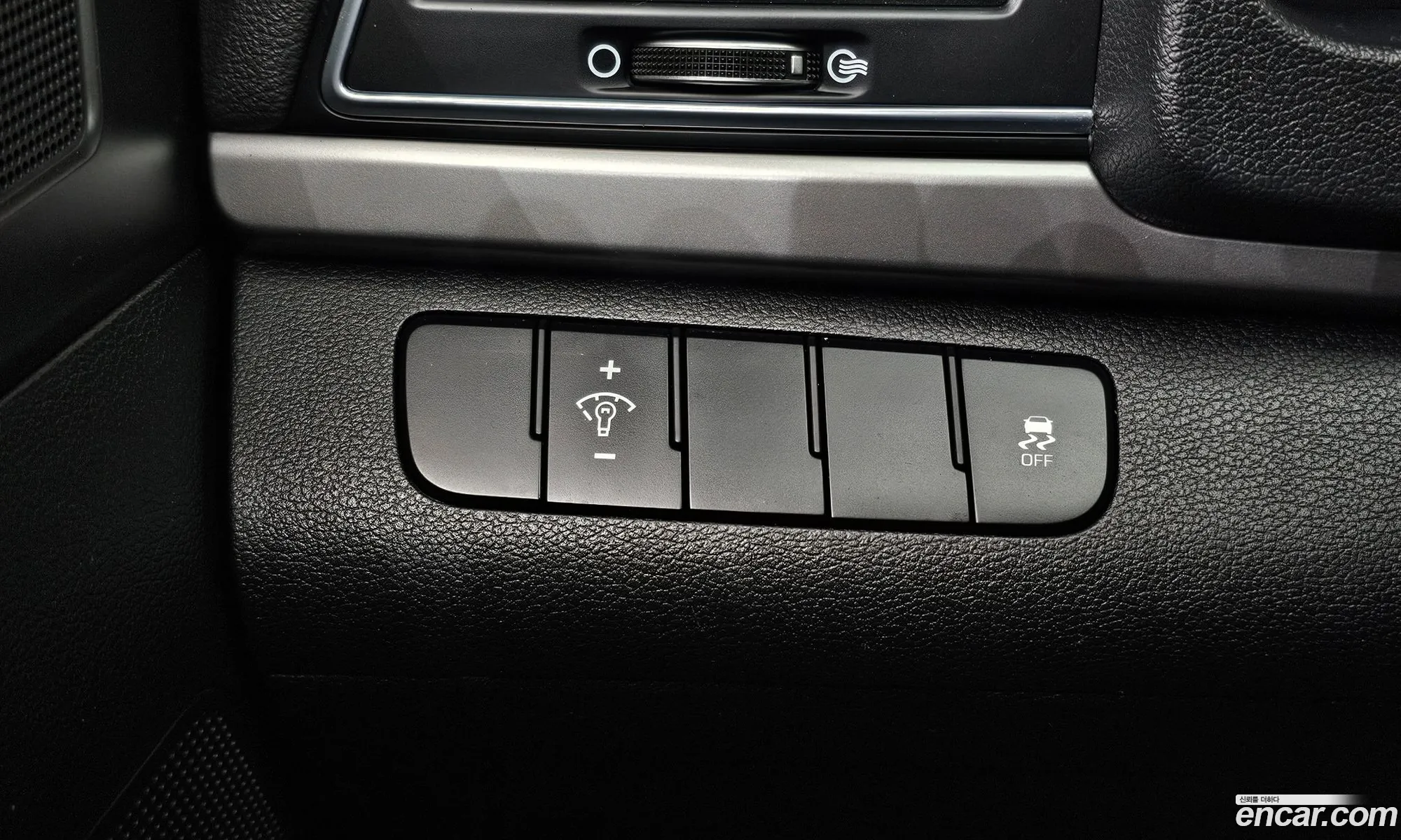 Hyundai Elantra AD 2016 — 15