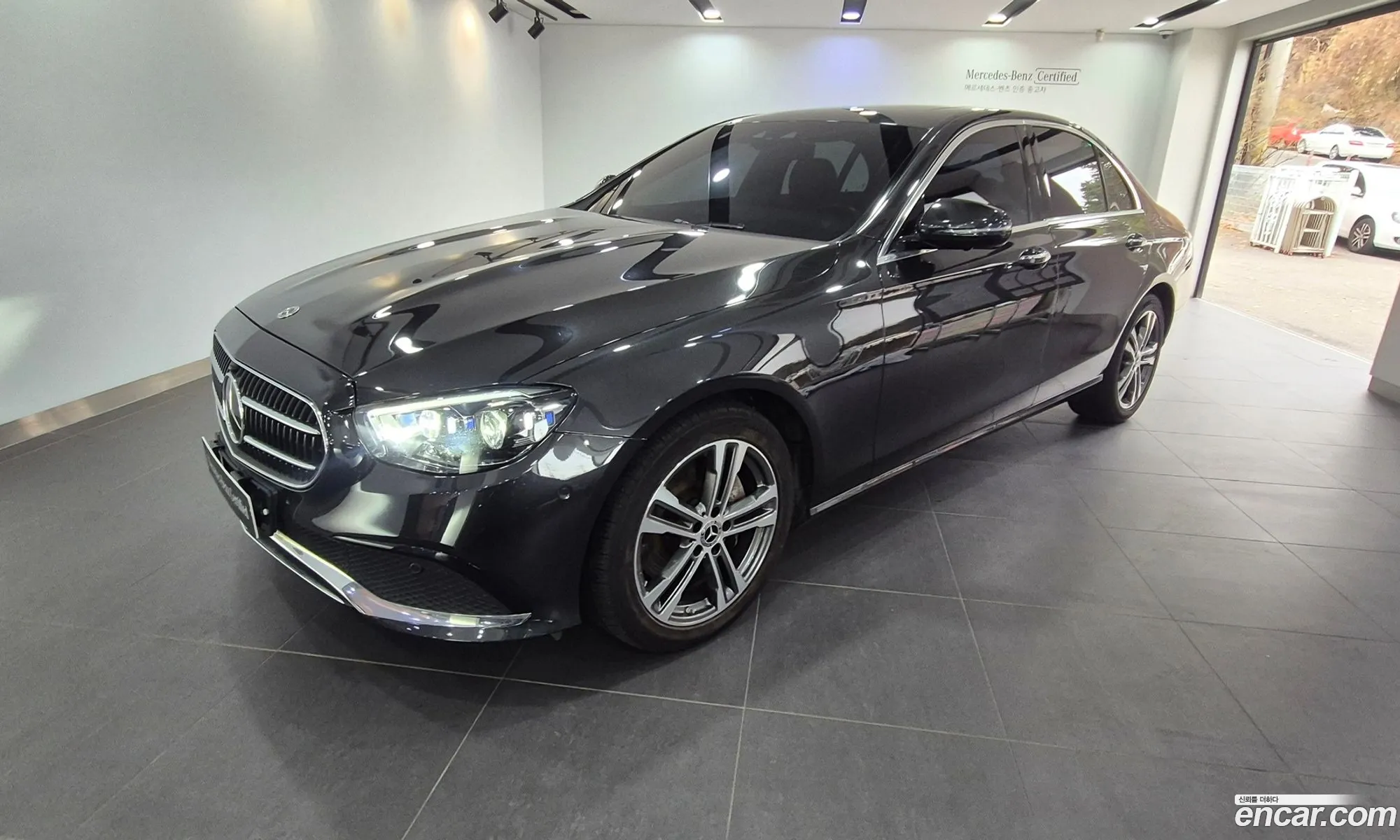 Mercedes-Benz E-Class W213 2022 — 12