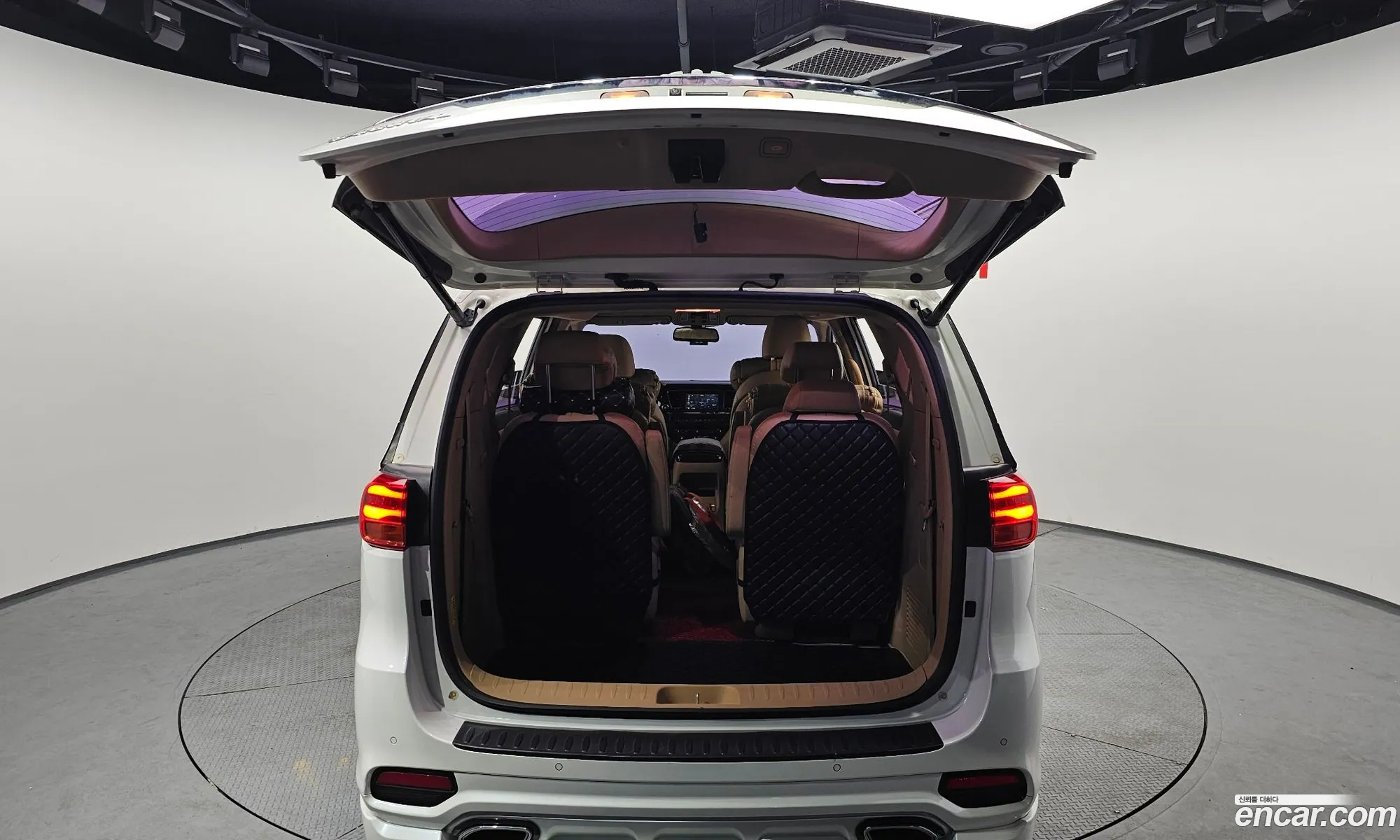 Kia Carnival 2019 — 18