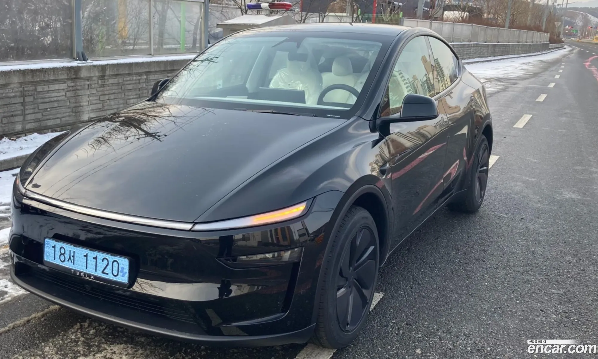 Tesla Model Y 2025 — 19