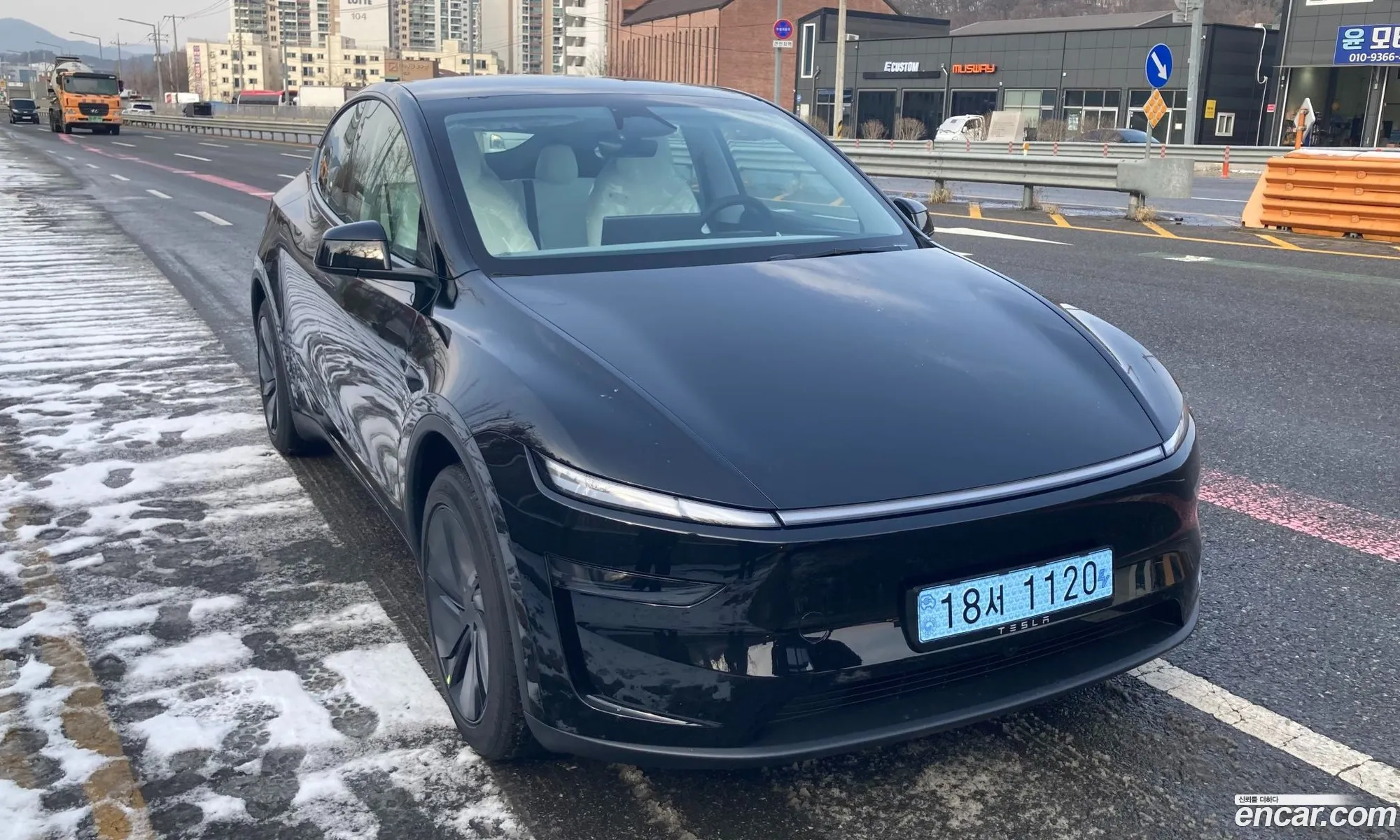 Tesla Model Y 2025 — 7