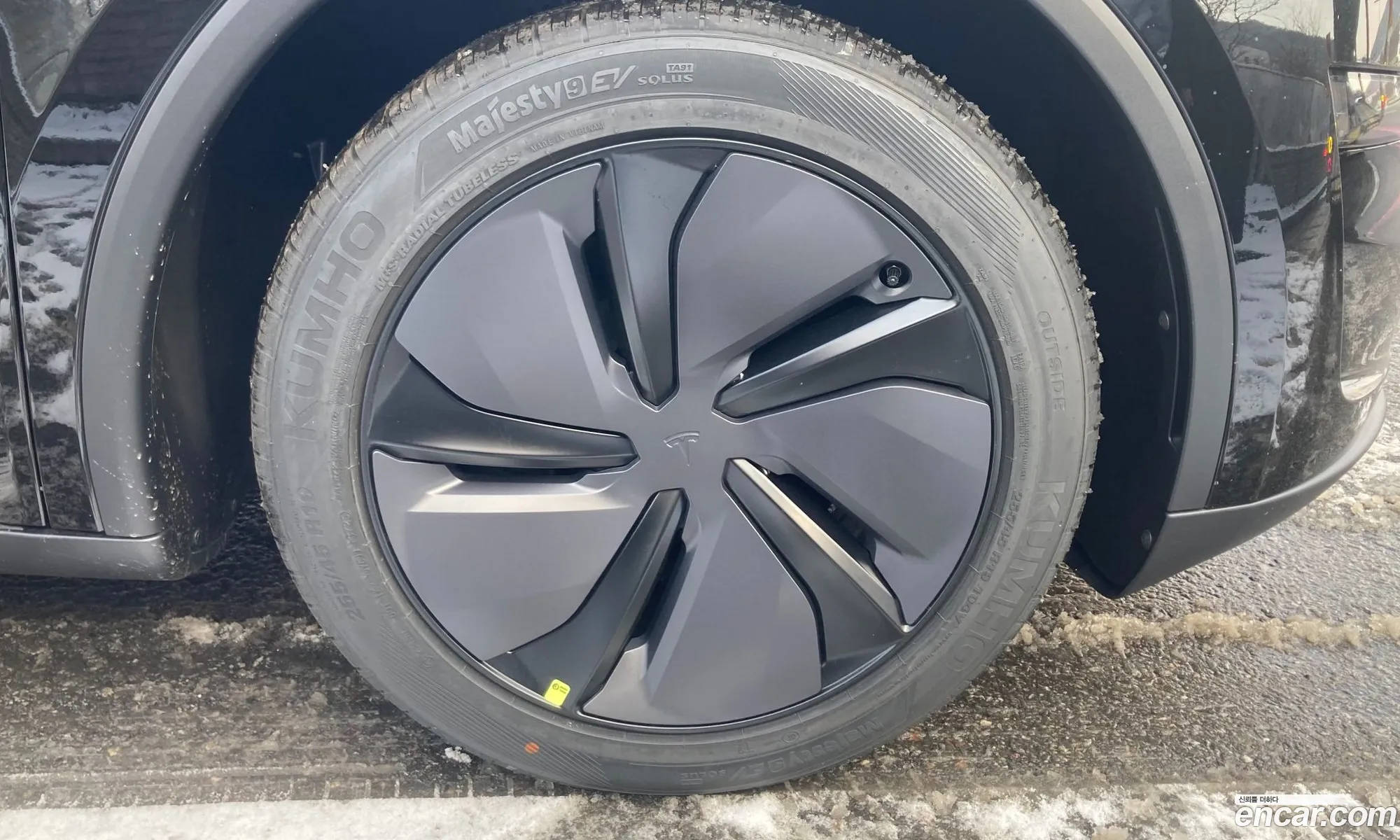Tesla Model Y 2025 — 18