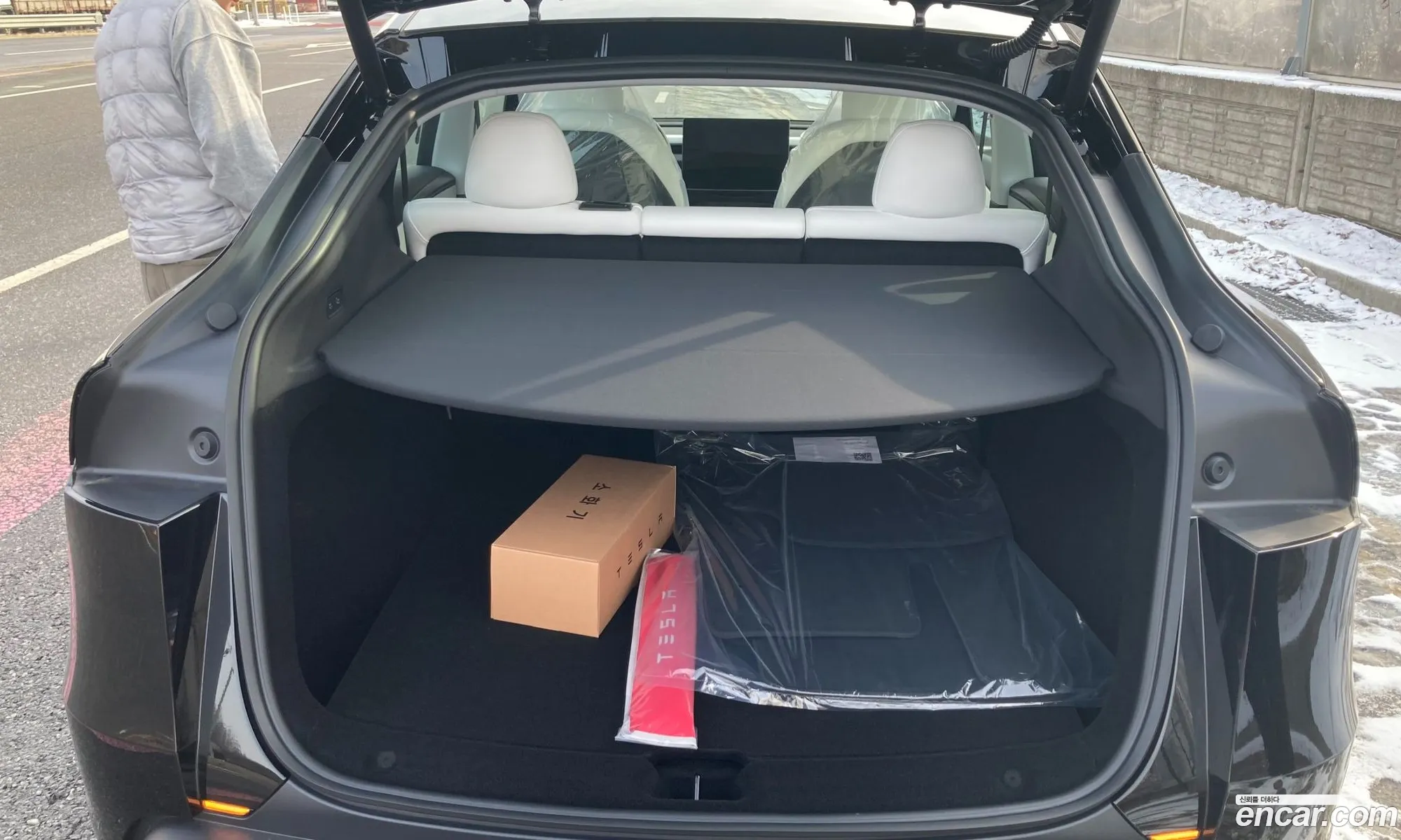 Tesla Model Y 2025 — 16