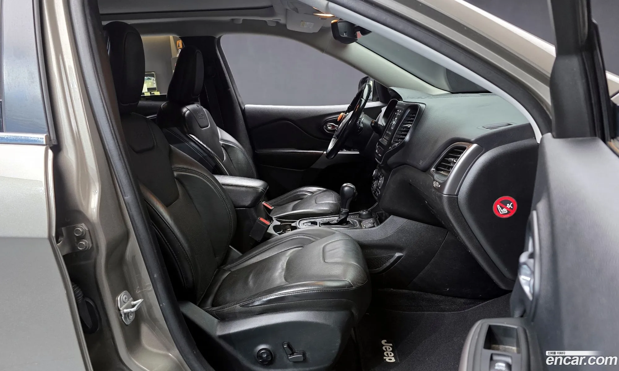 Jeep Cherokee 2019 1C4PJMCB8KD124884 — 9