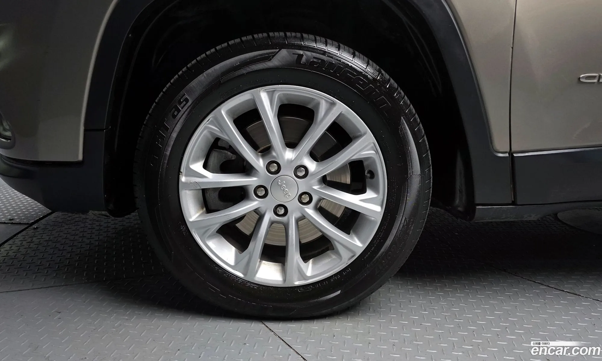 Jeep Cherokee 2019 1C4PJMCB8KD124884 — 12
