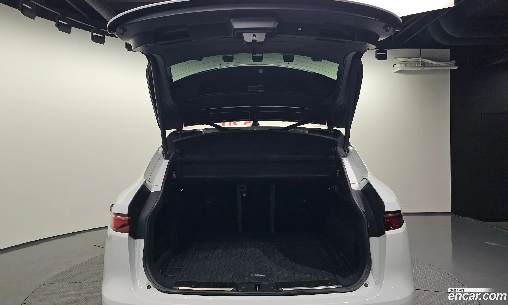 Jaguar F-Pace 2021 SADCA2BN0MA680226 — 2