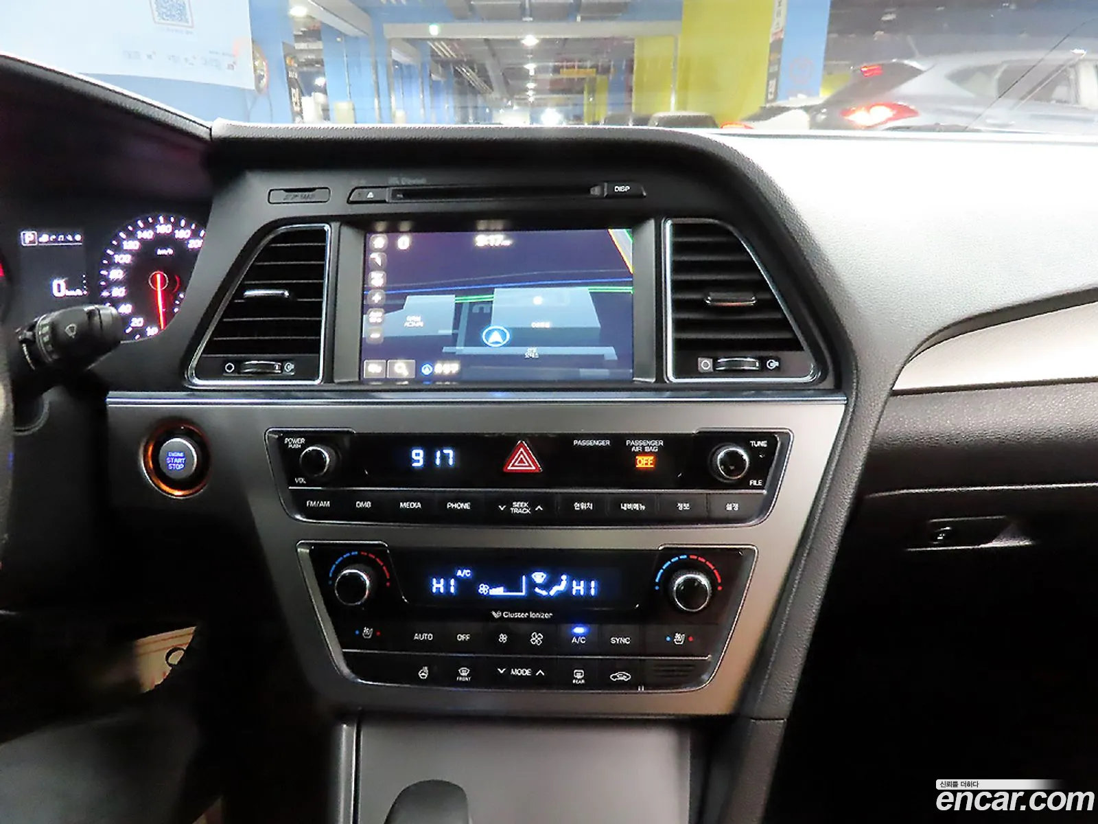 Hyundai LF Sonata 2016 — 12