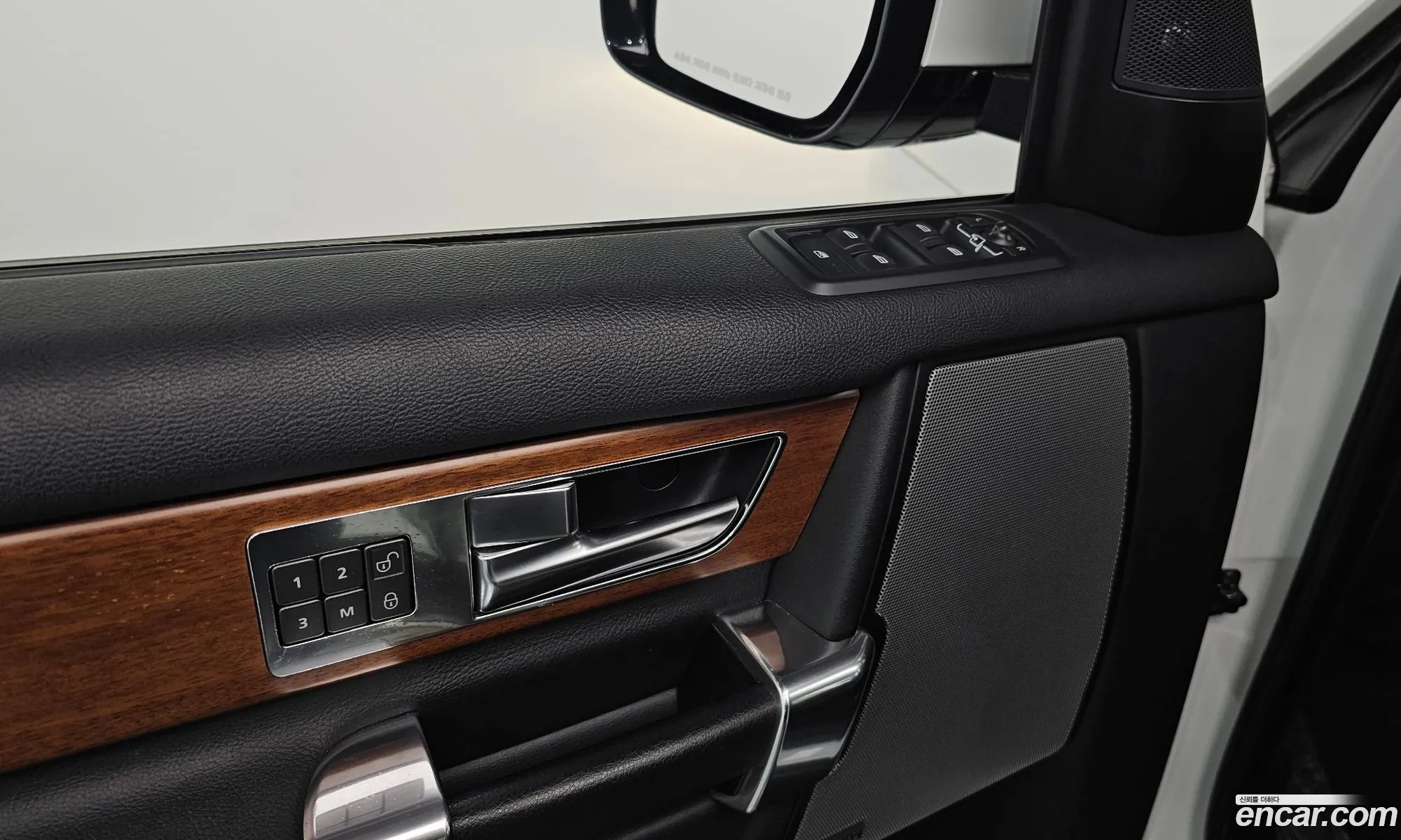 Land Rover Discovery 4 2016 — 2