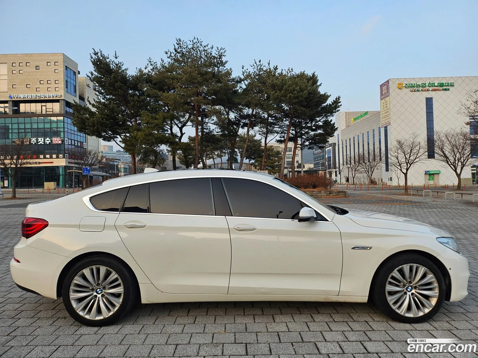 BMW 5 Series GT 2016 — 13
