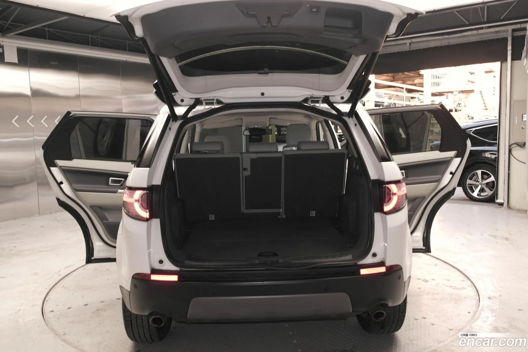 Land Rover Discovery Sport 2017 — 16