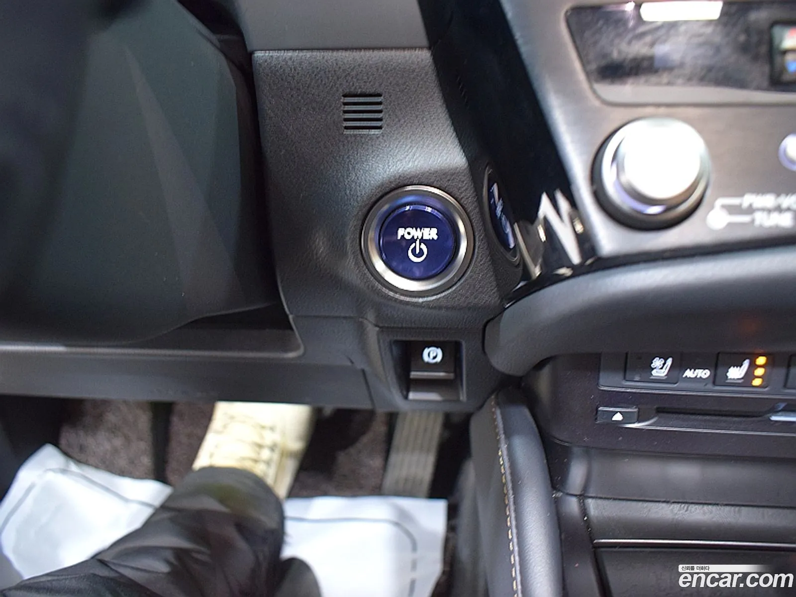 Lexus ES300h 7th Gen 2022 — 3