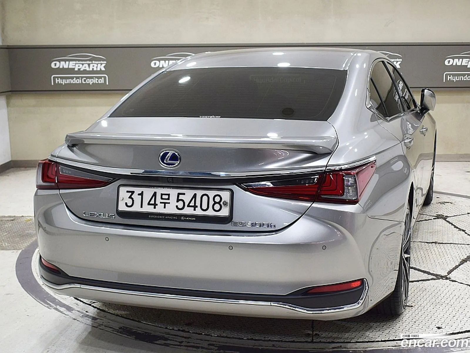 Lexus ES300h 7th Gen 2022 — 8