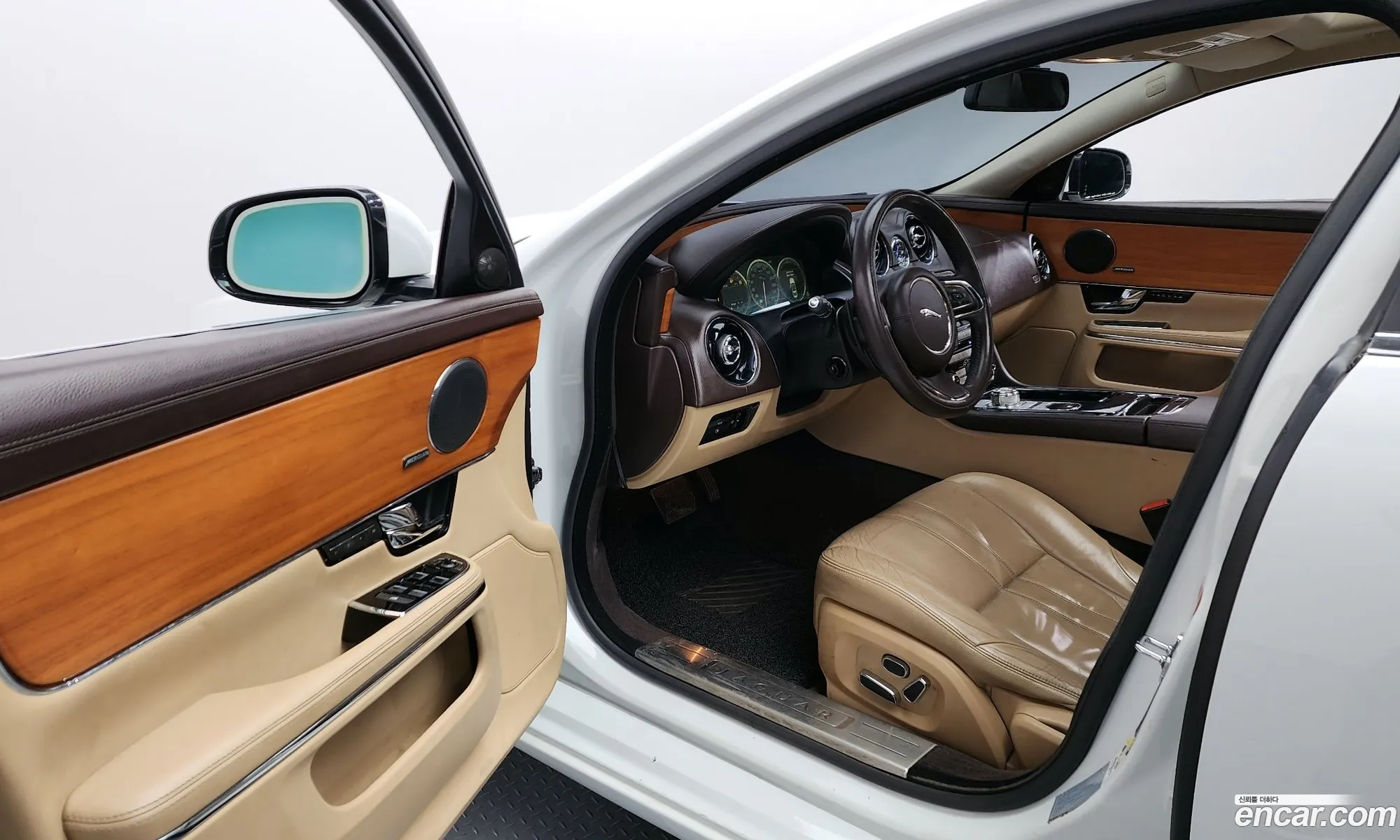 Jaguar XJ 2013 SAJAA20S2DPV46408 — 9
