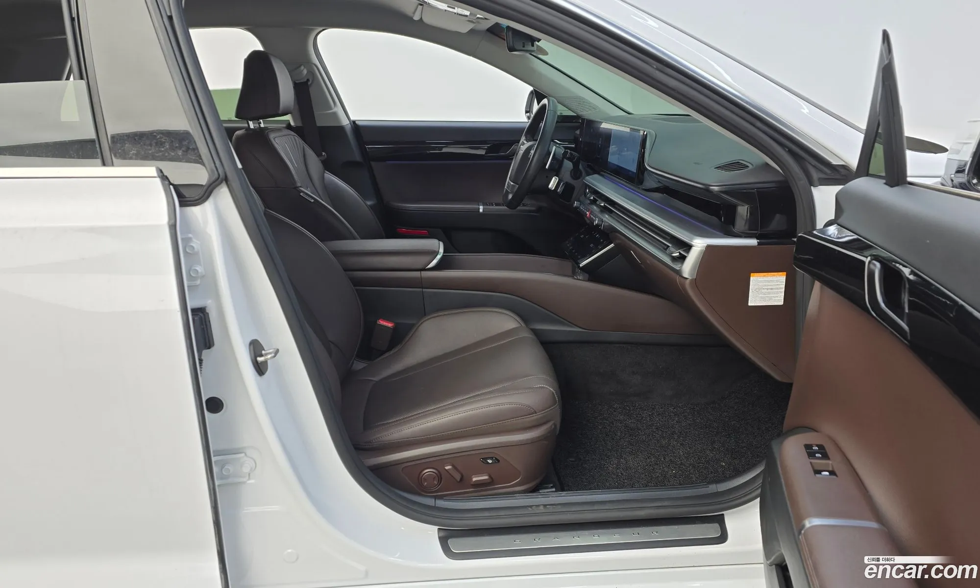 Hyundai Grandeur Hybrid 2023 — 12
