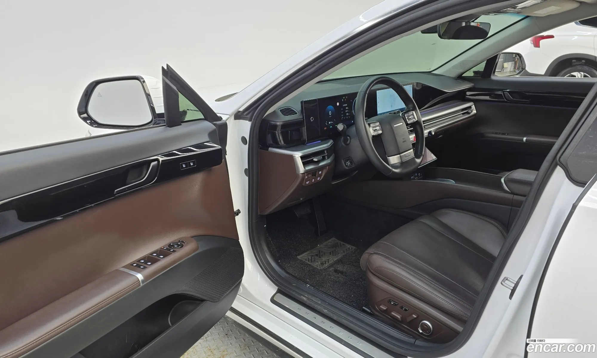 Hyundai Grandeur Hybrid 2023 — 16