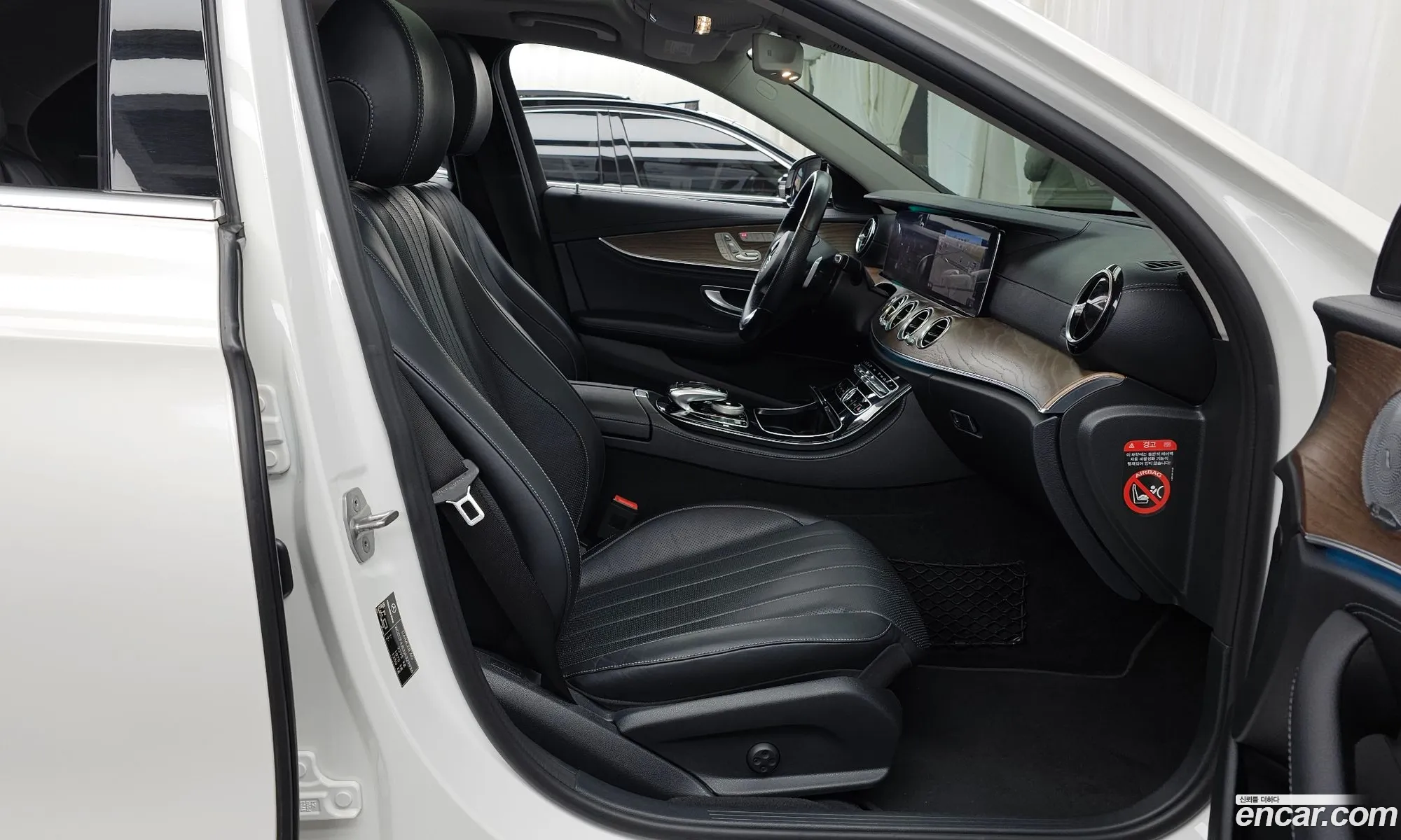 Mercedes-Benz E-Class W213 2017 WDDZF4JB3JA329936 — 11