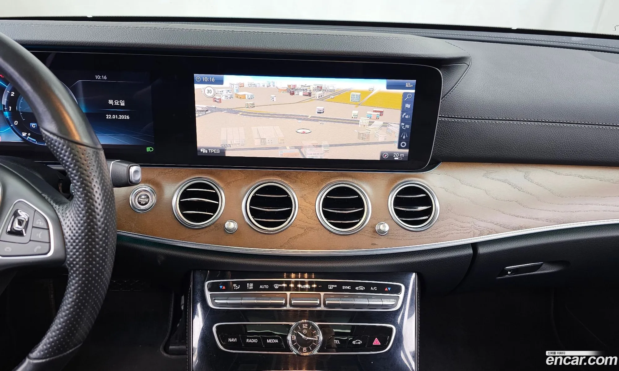 Mercedes-Benz E-Class W213 2017 WDDZF4JB3JA329936 — 17