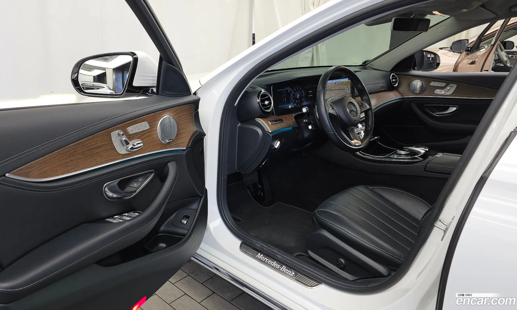 Mercedes-Benz E-Class W213 2017 WDDZF4JB3JA329936 — 14