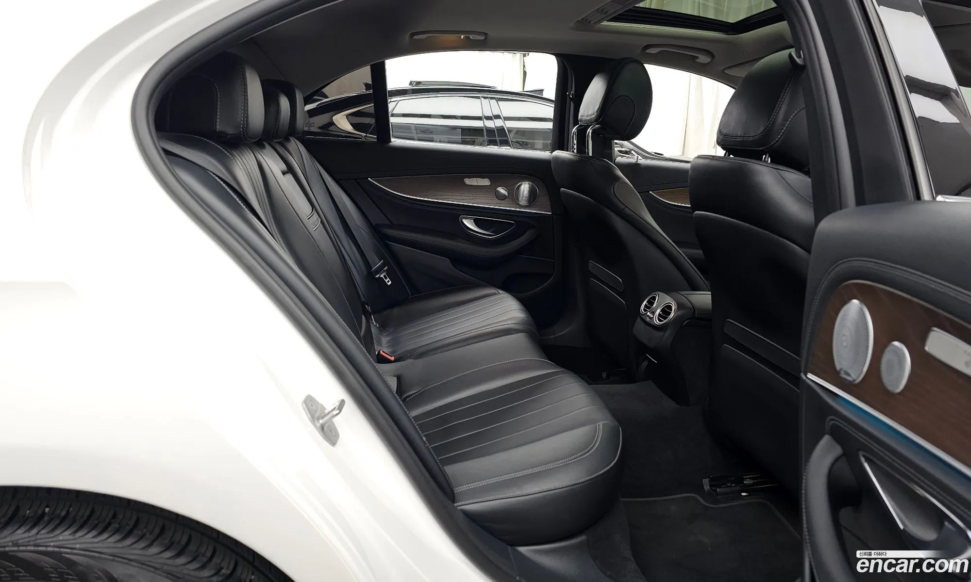 Mercedes-Benz E-Class W213 2017 WDDZF4JB3JA329936 — 8