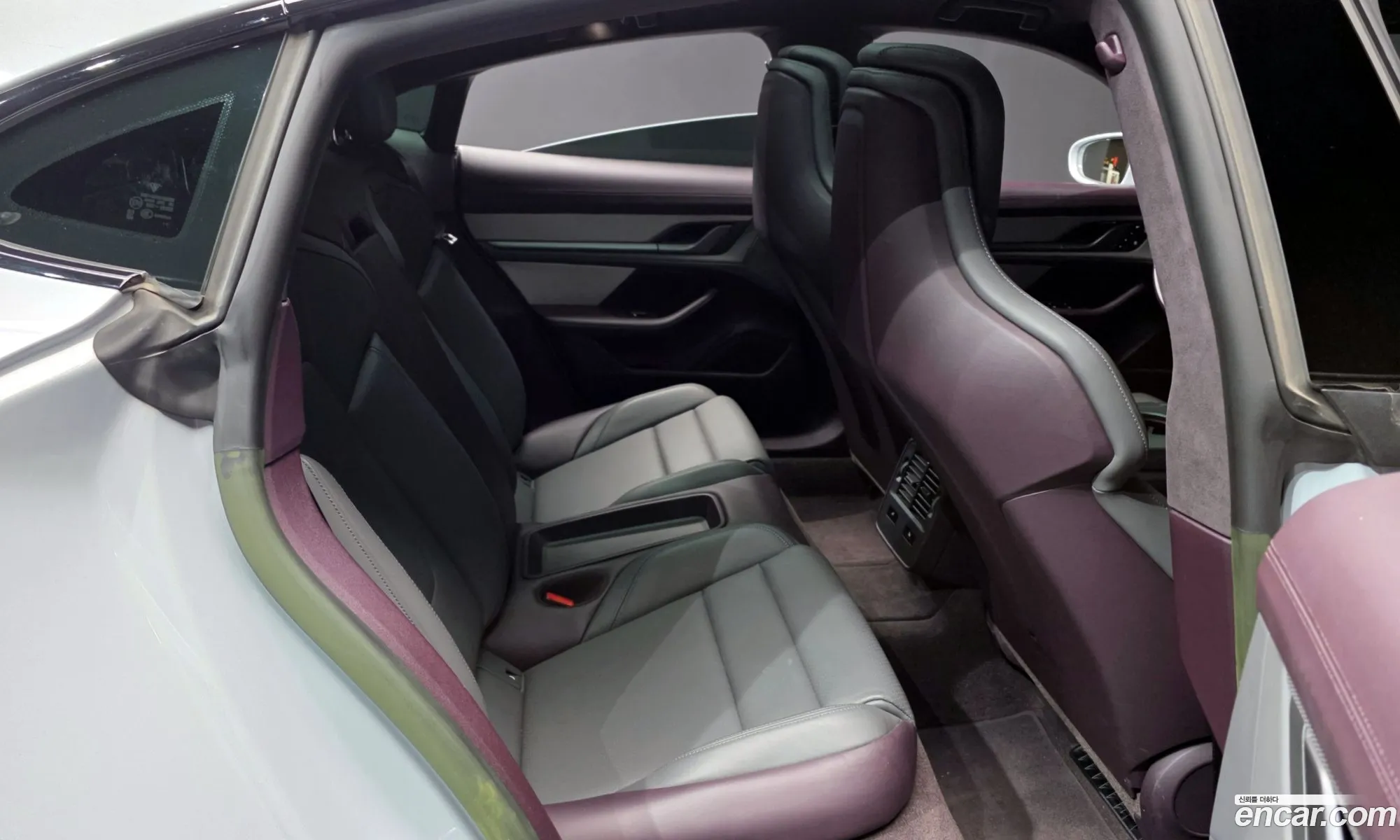 Porsche Taycan 2023 — 16