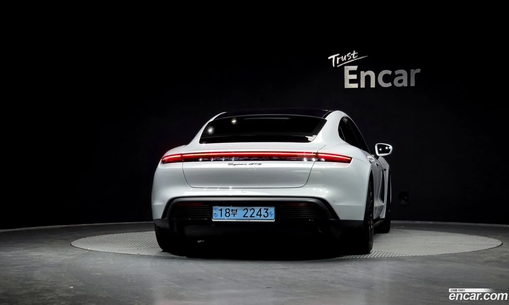 Porsche Taycan 2023 — 3