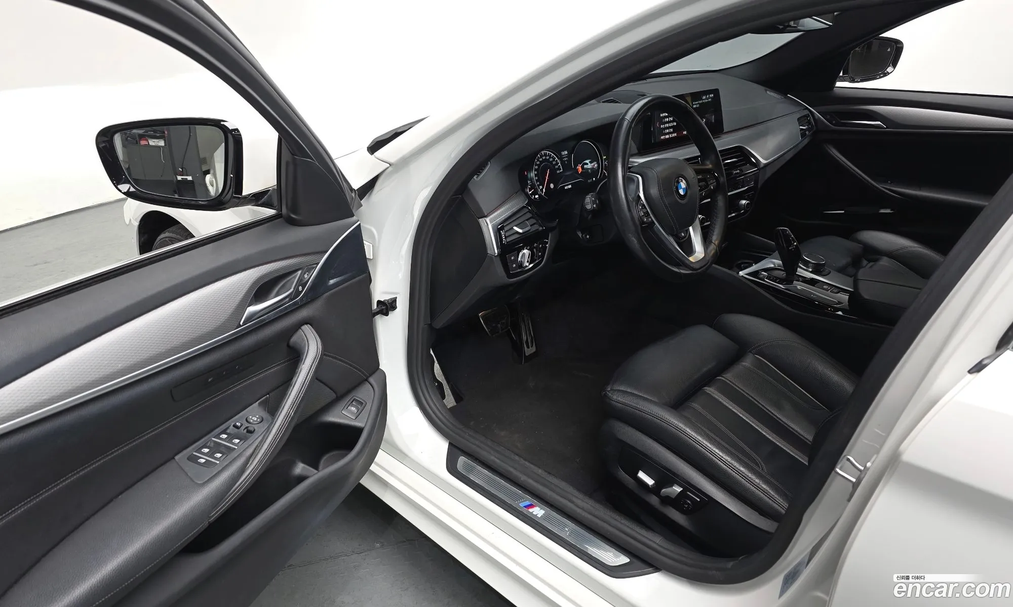 BMW 5 Series 2018 WBAJC3101JG997575 — 18