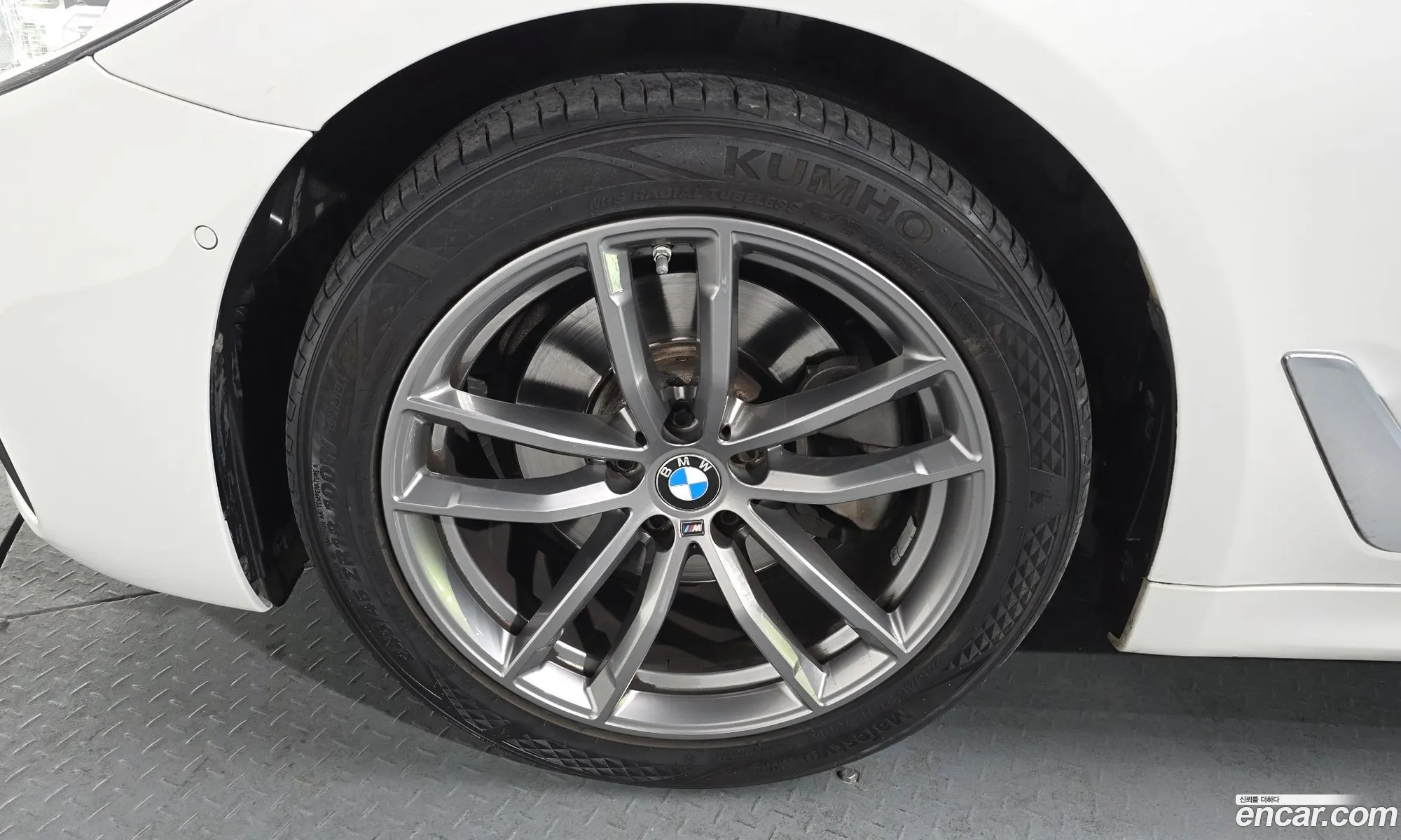 BMW 5 Series 2018 WBAJC3101JG997575 — 10