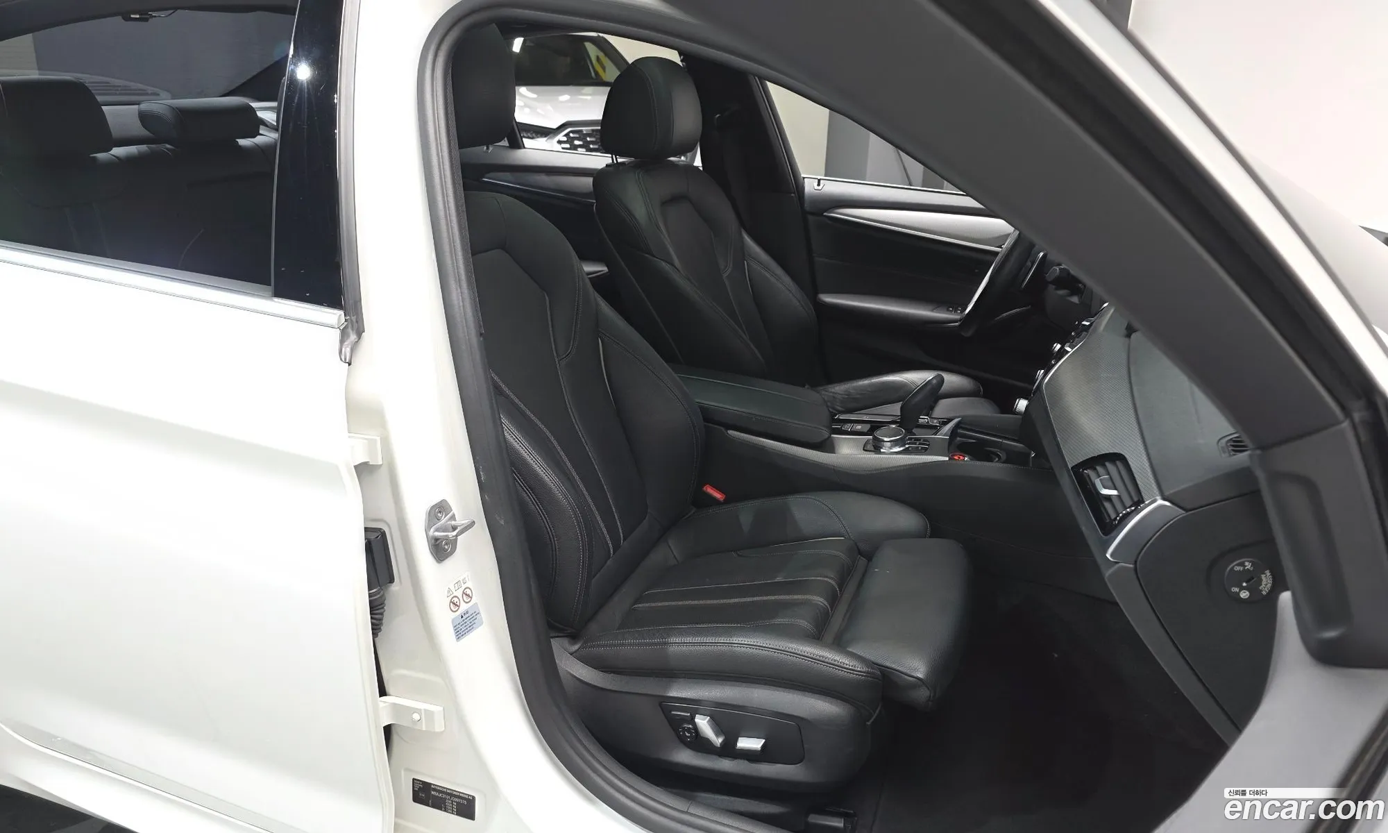 BMW 5 Series 2018 WBAJC3101JG997575 — 5
