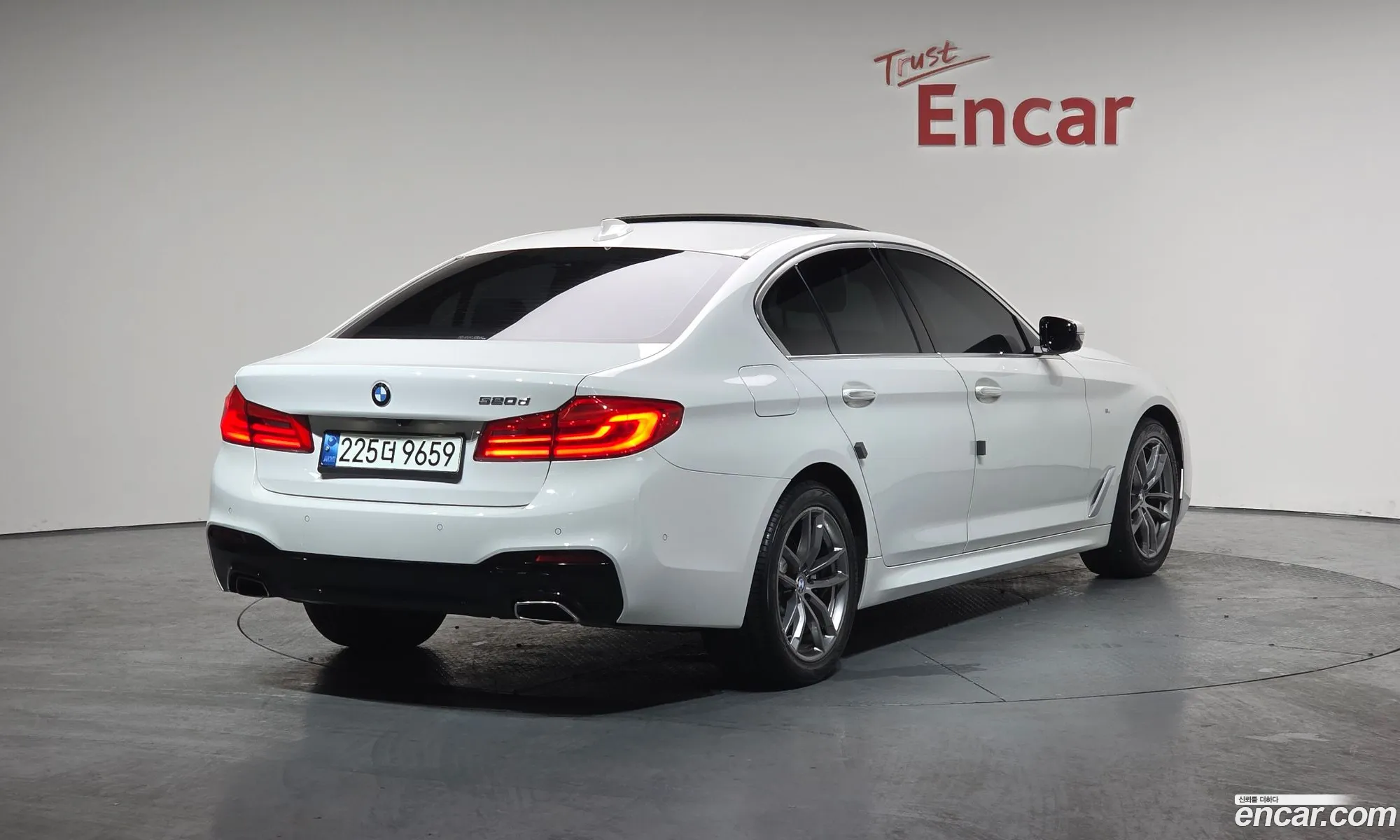BMW 5 Series 2018 WBAJC3101JG997575 — 4