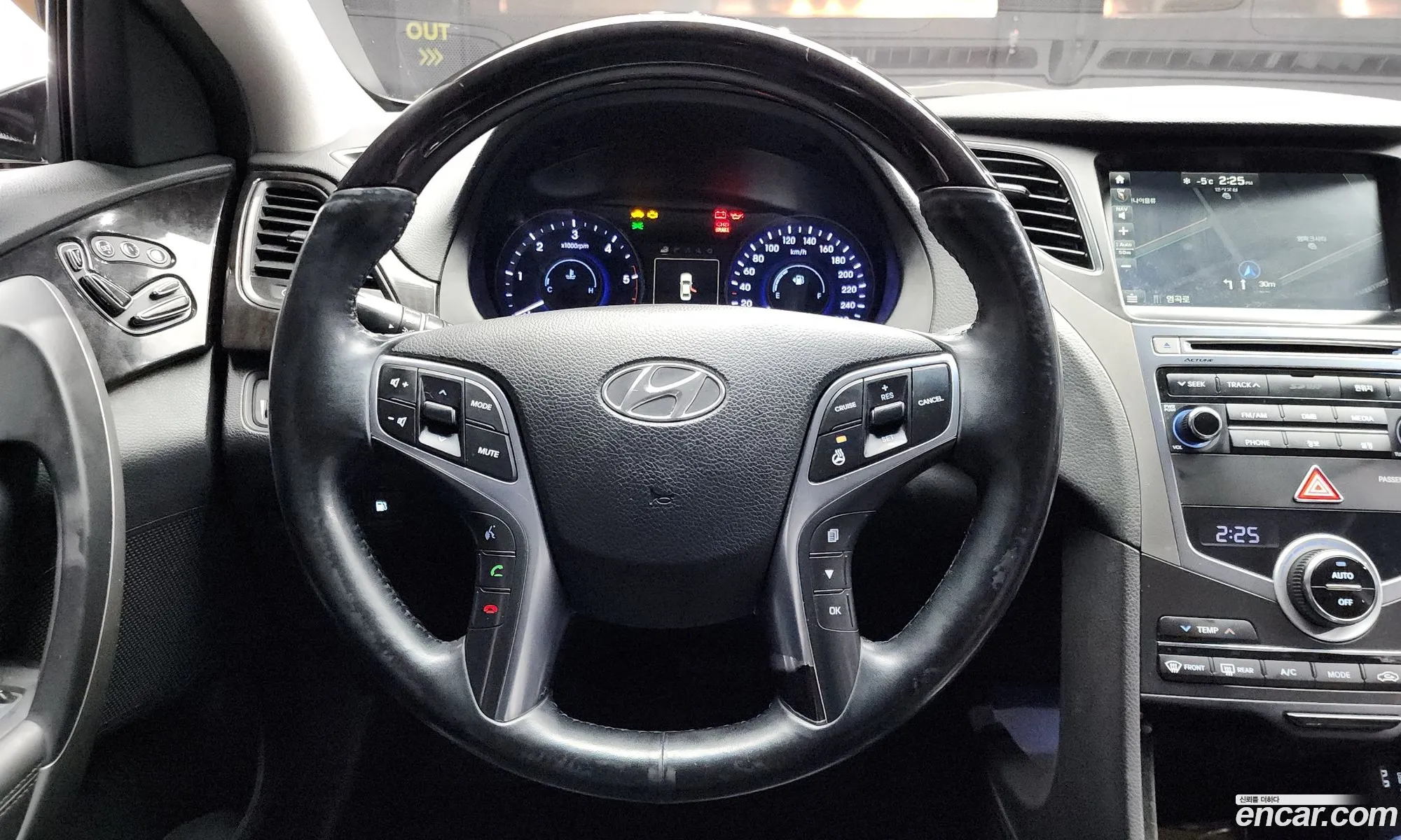 Hyundai Grandeur HG 2015 — 17