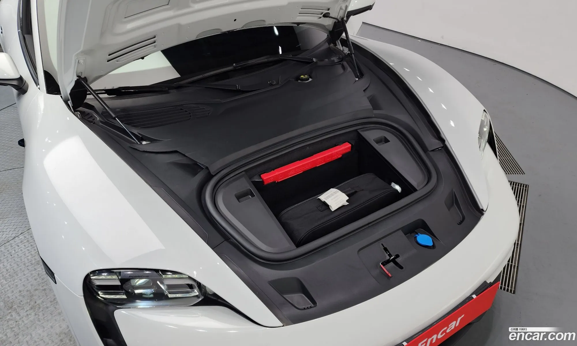 Porsche Taycan 2023 — 8