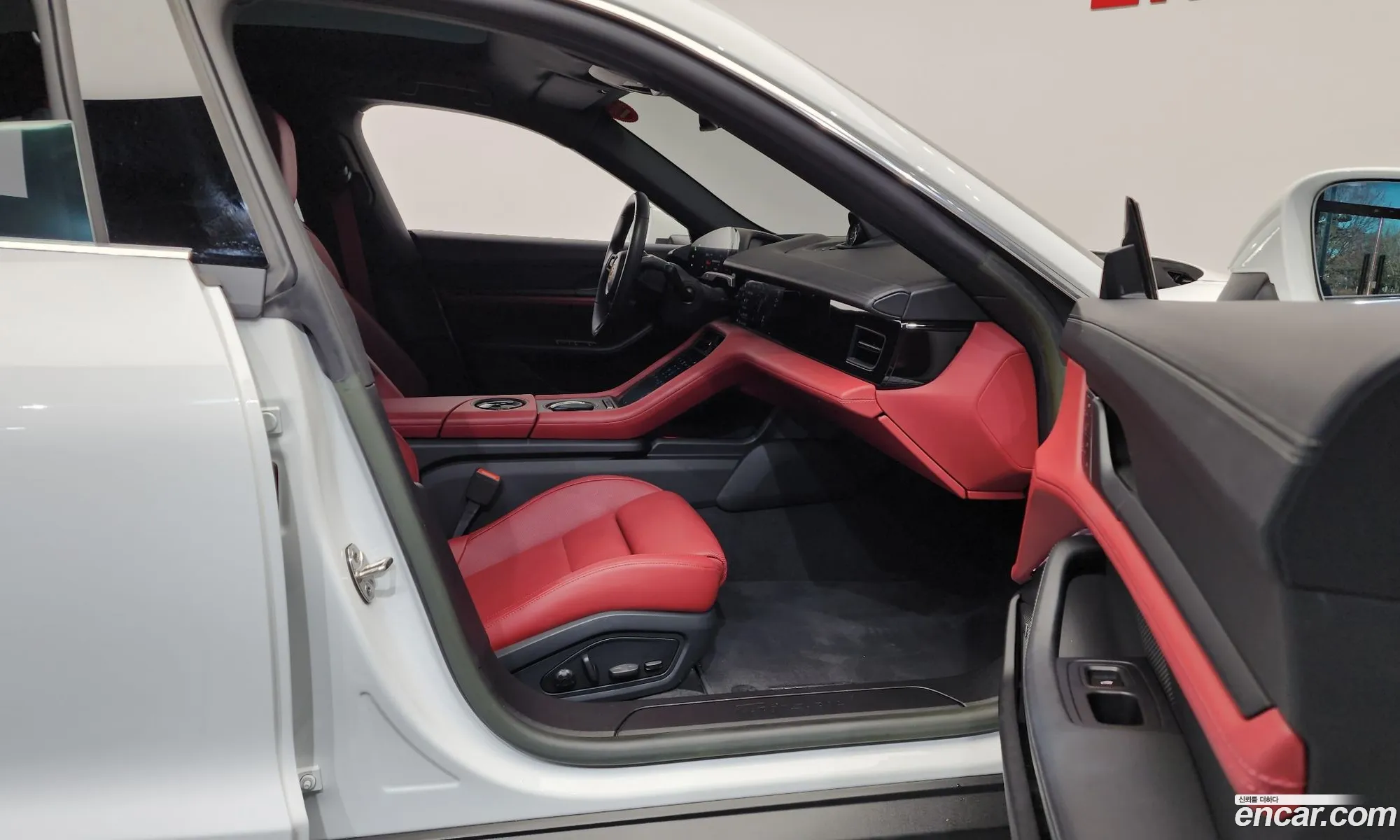 Porsche Taycan 2023 — 20