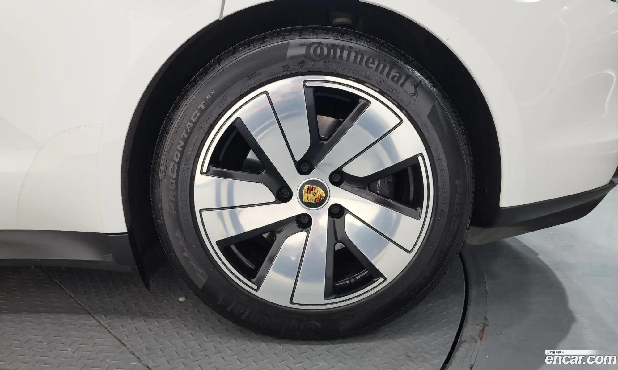 Porsche Taycan 2023 — 3
