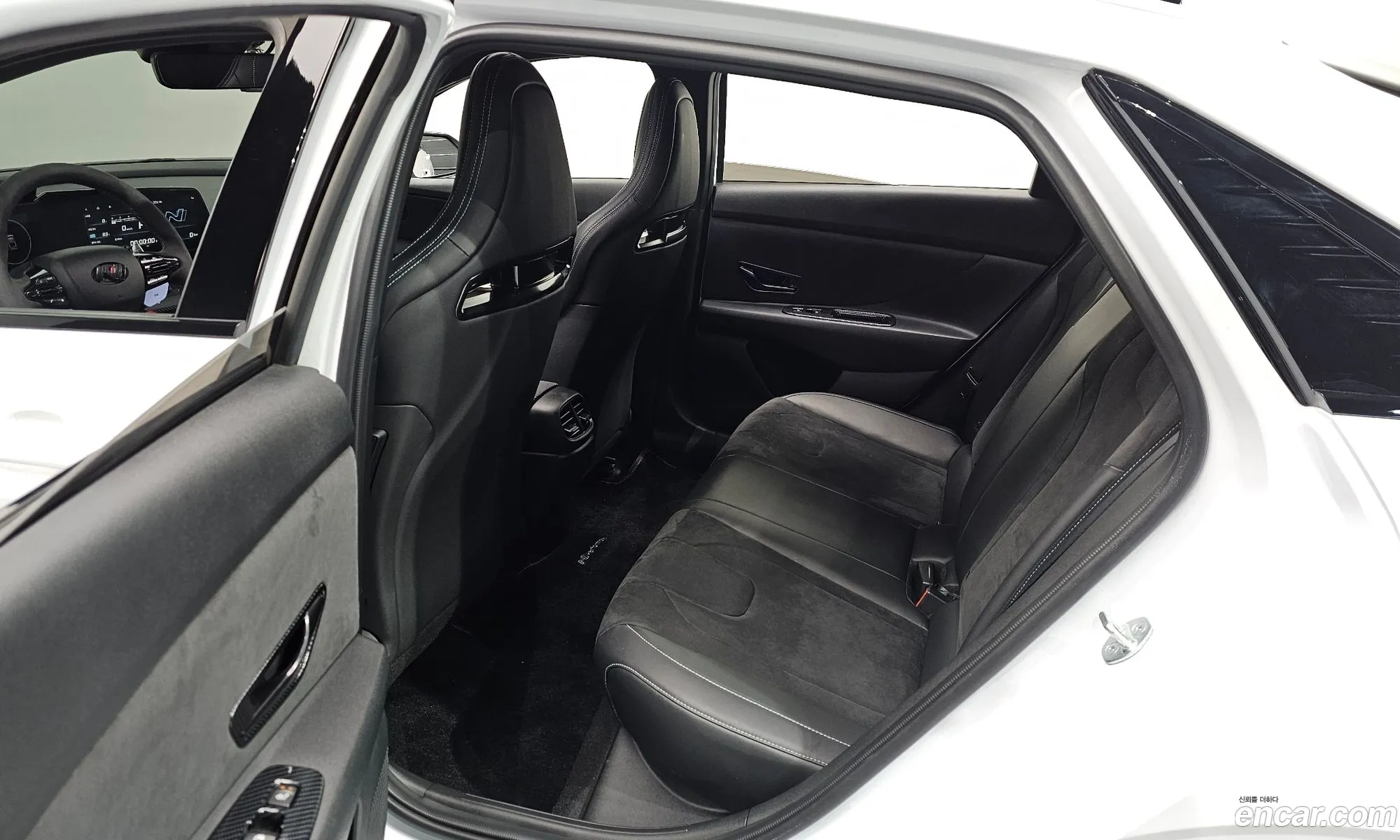 Hyundai Elantra 2023 — 11