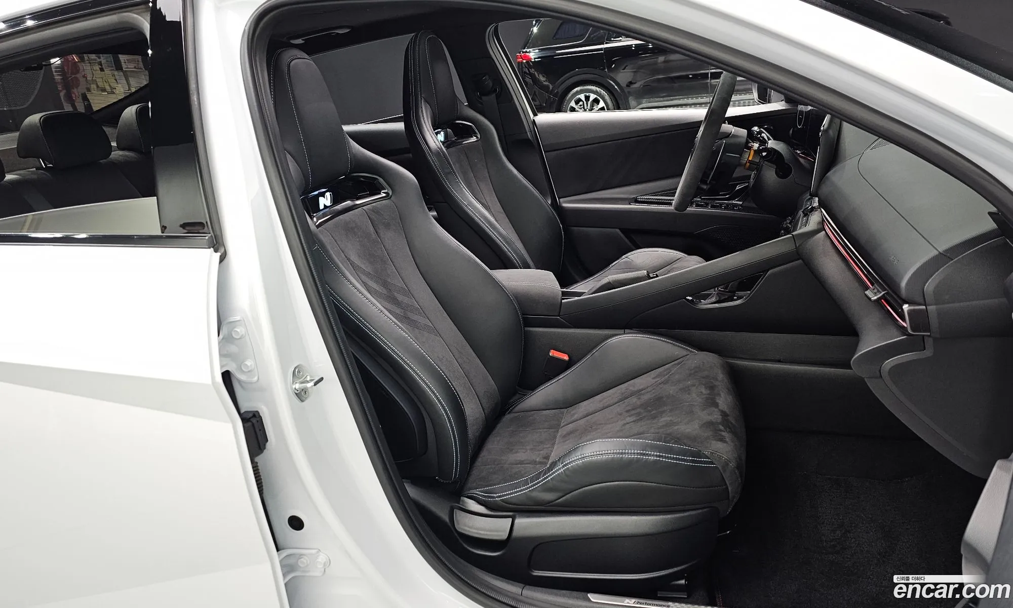 Hyundai Elantra 2023 — 17