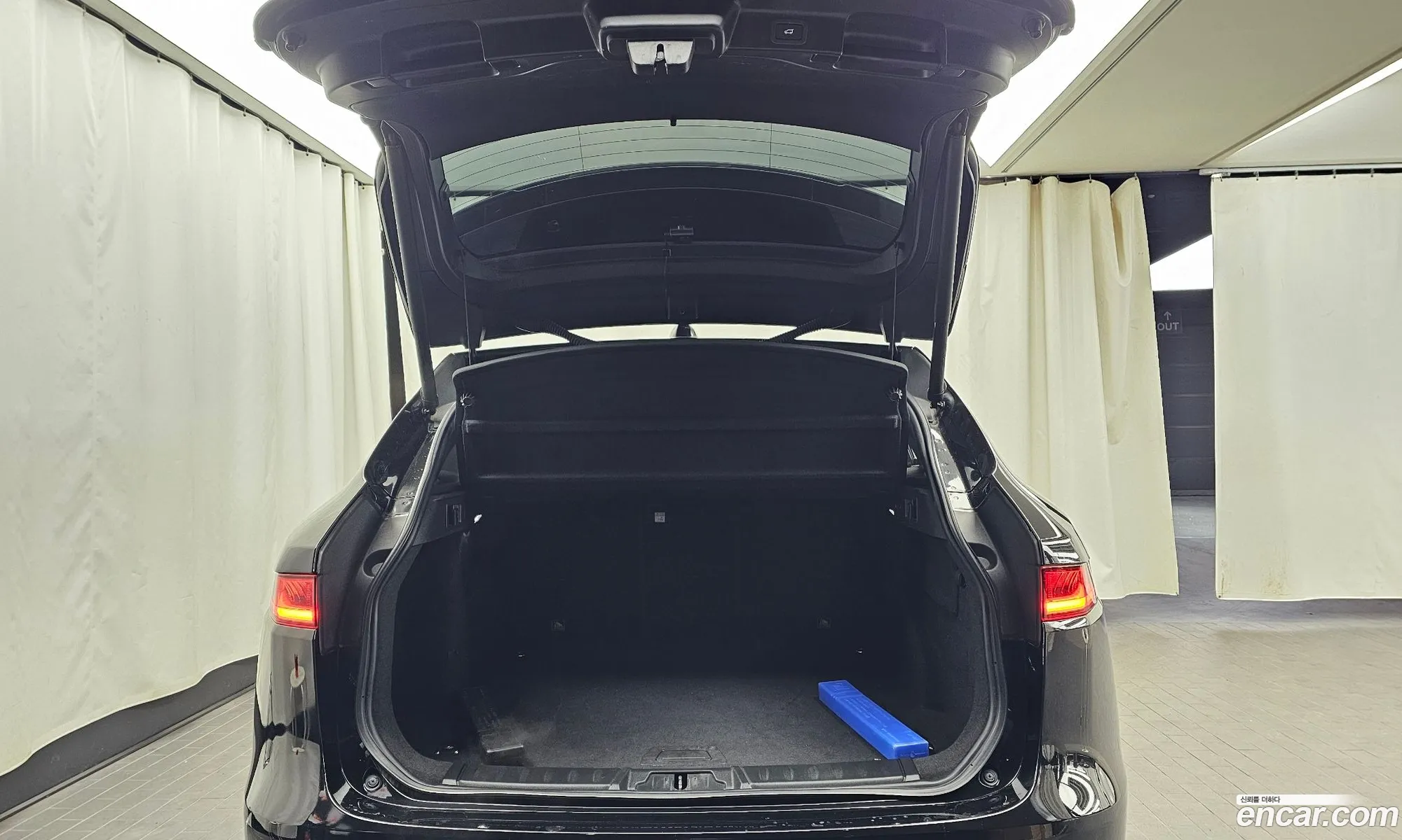 Jaguar F-Pace 2017 SADCA2BN6HA072412 — 15