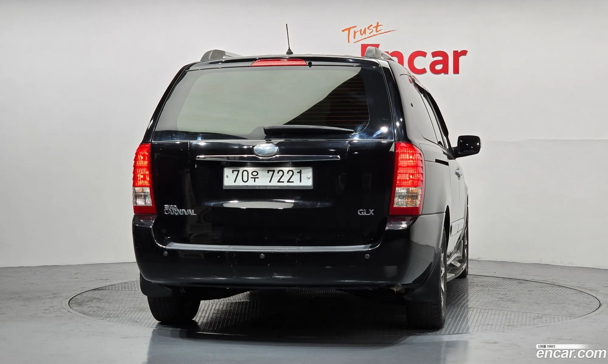 Kia Carnival R 2013 — 18