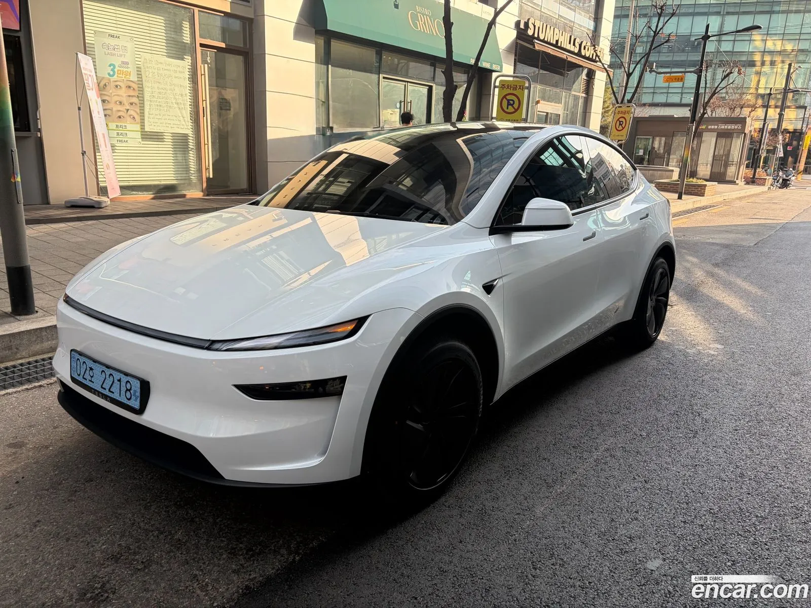 Tesla Model Y 2025 — 2