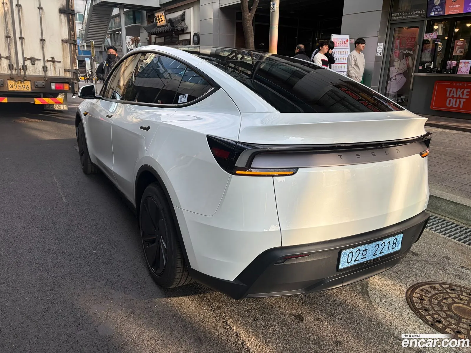 Tesla Model Y 2025 — 4