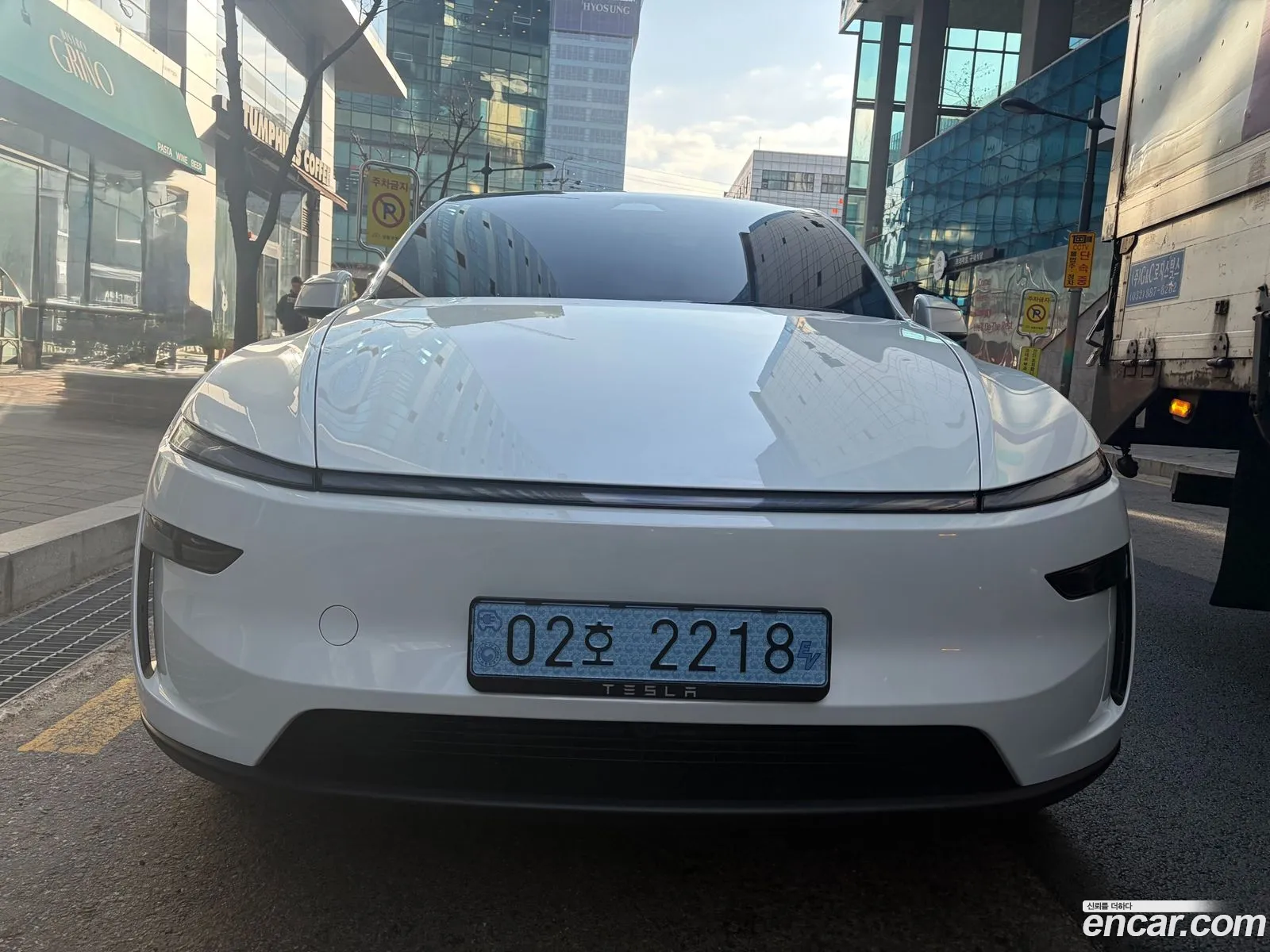Tesla Model Y 2025 — 7