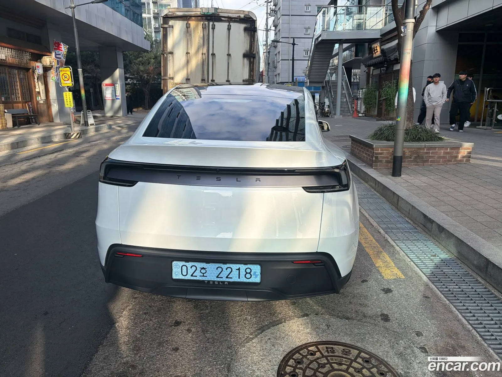 Tesla Model Y 2025 — 6
