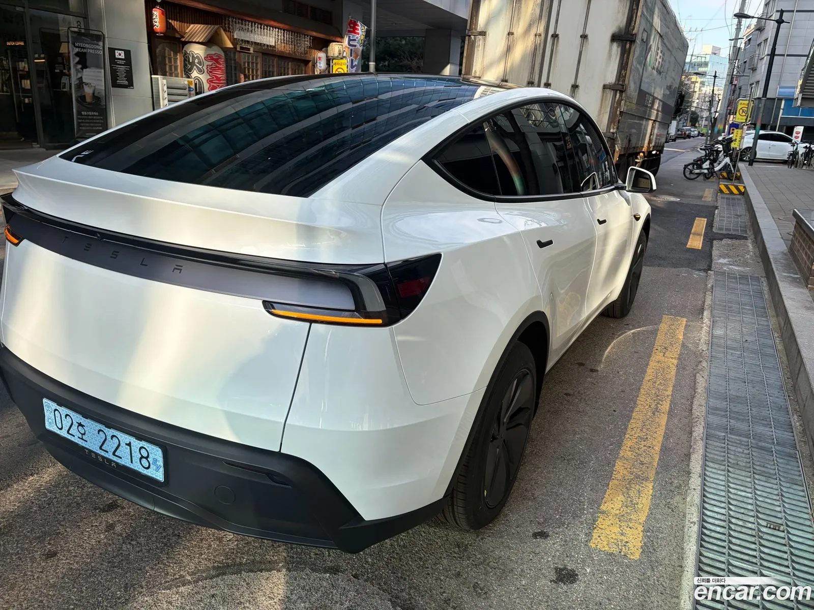 Tesla Model Y 2025 — 3