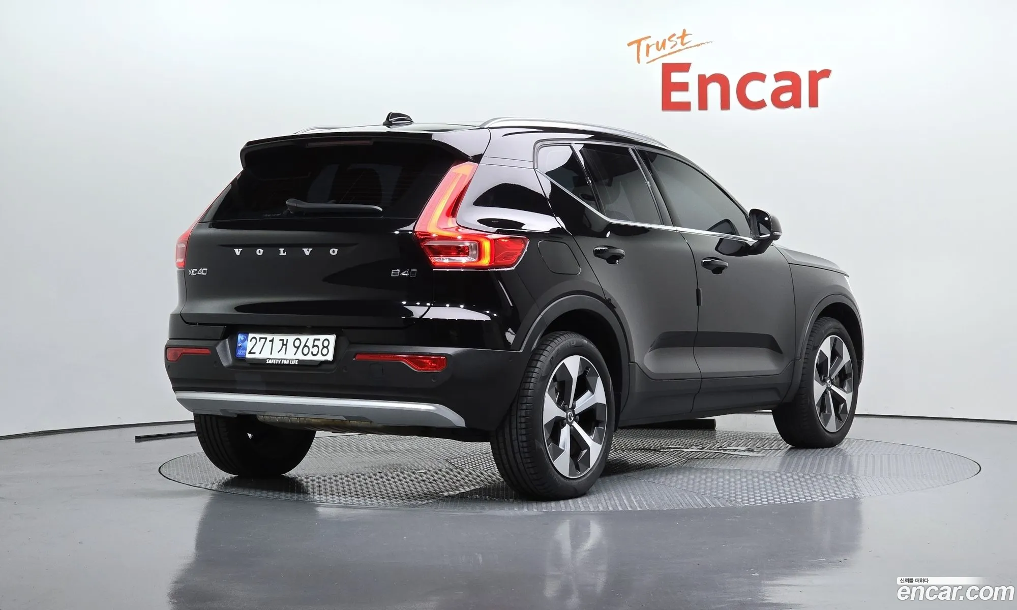 Volvo XC40 2023 — 16