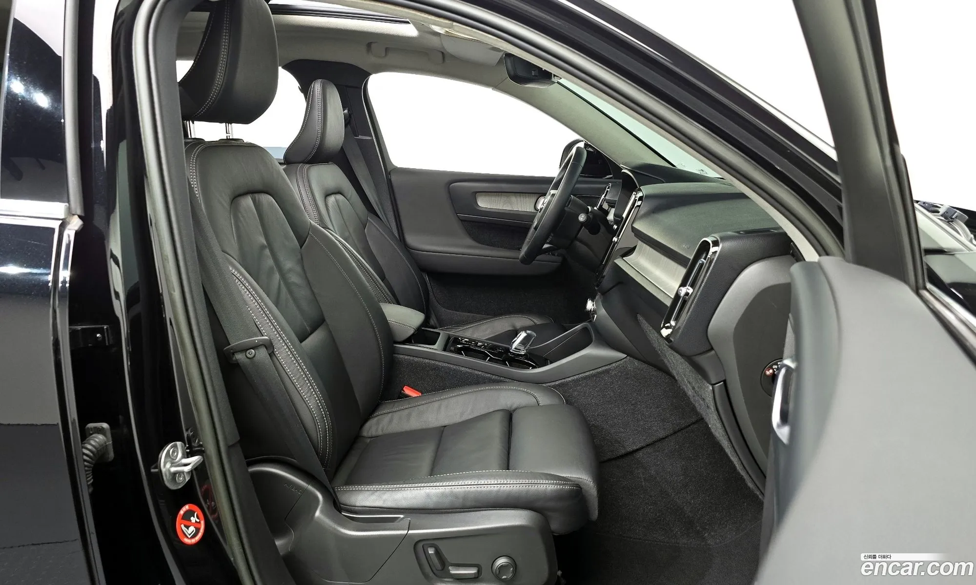 Volvo XC40 2023 — 8