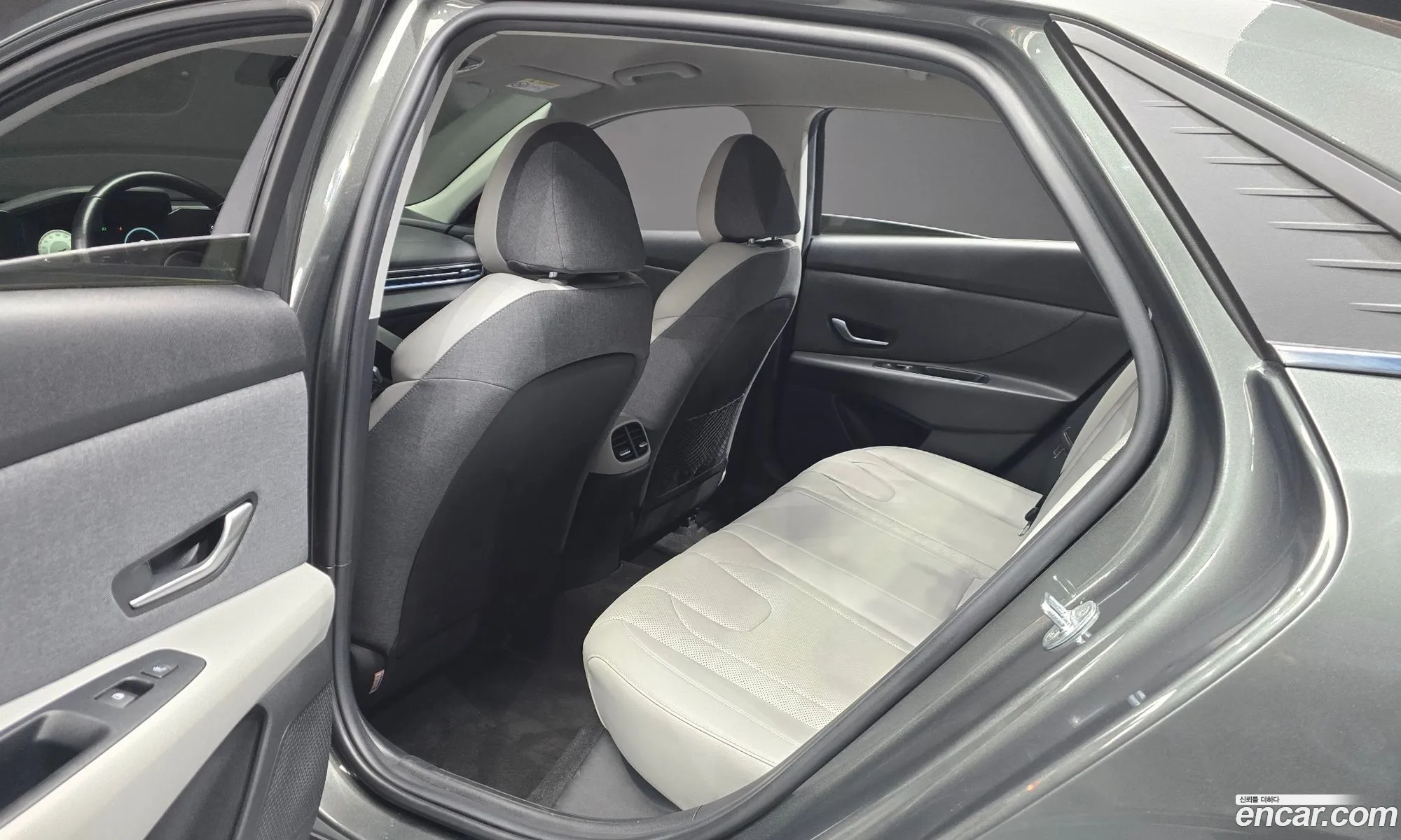 Hyundai Elantra 2021 — 17