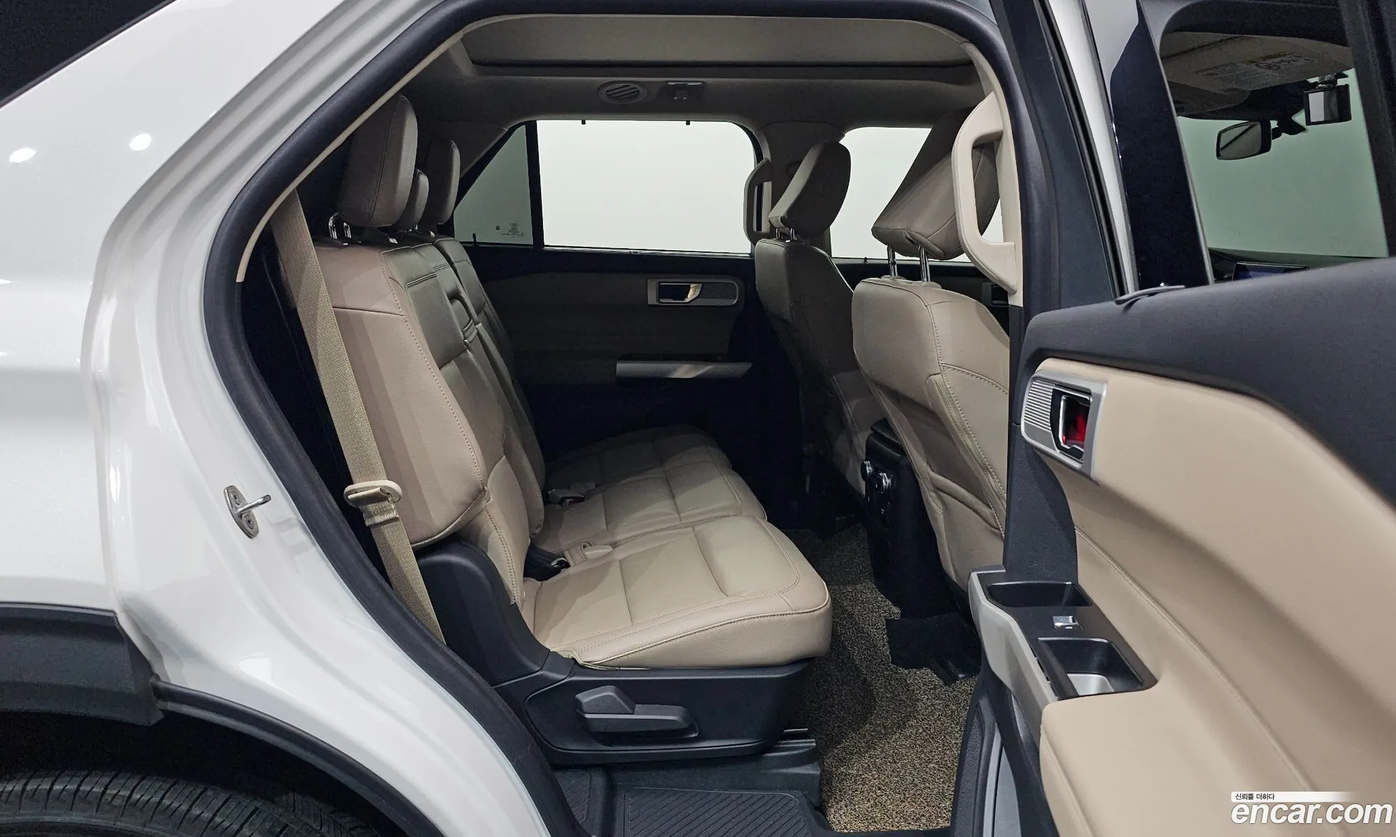 Ford Explorer 6th Gen 2022 1FMSK8FH111111111 — 3