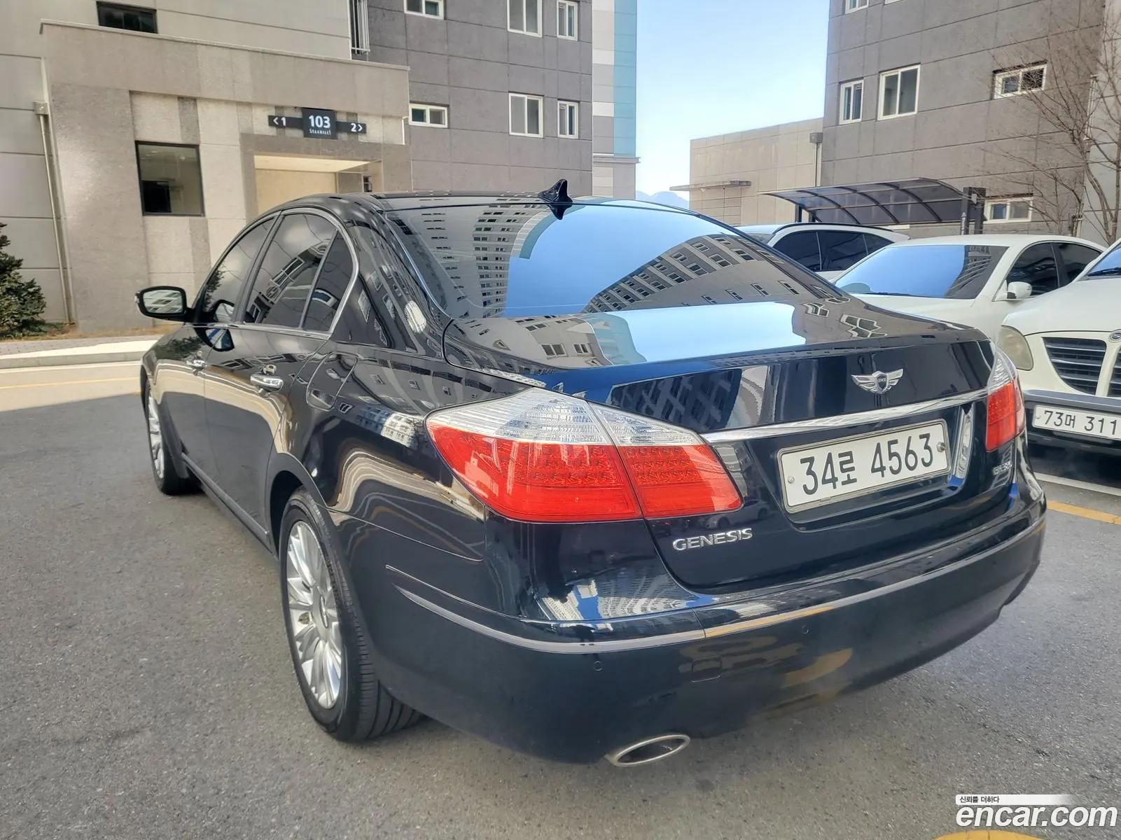 Hyundai Genesis 2010 — 17
