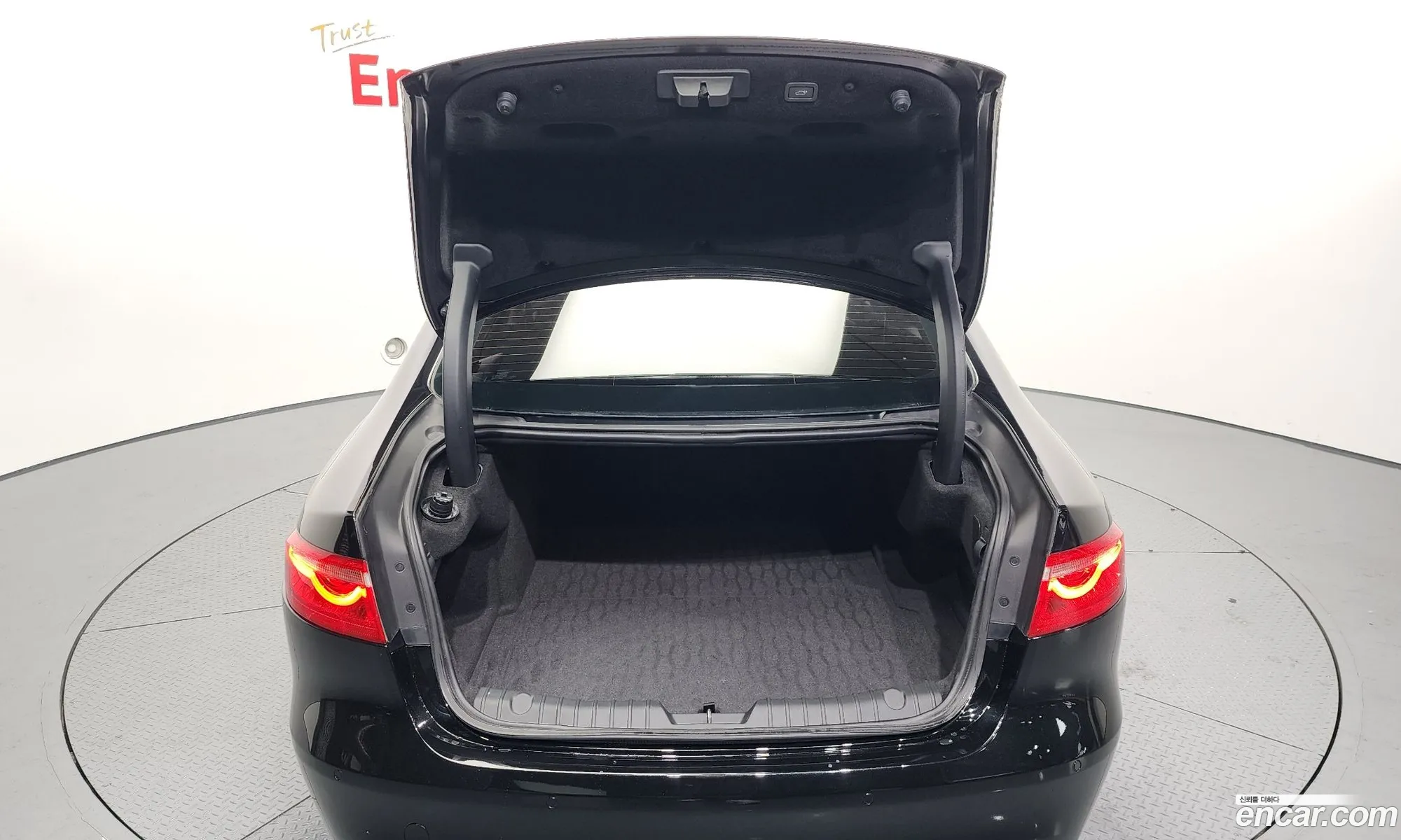 Jaguar XF 2017 SAJBB4BN7JCY61938 — 5