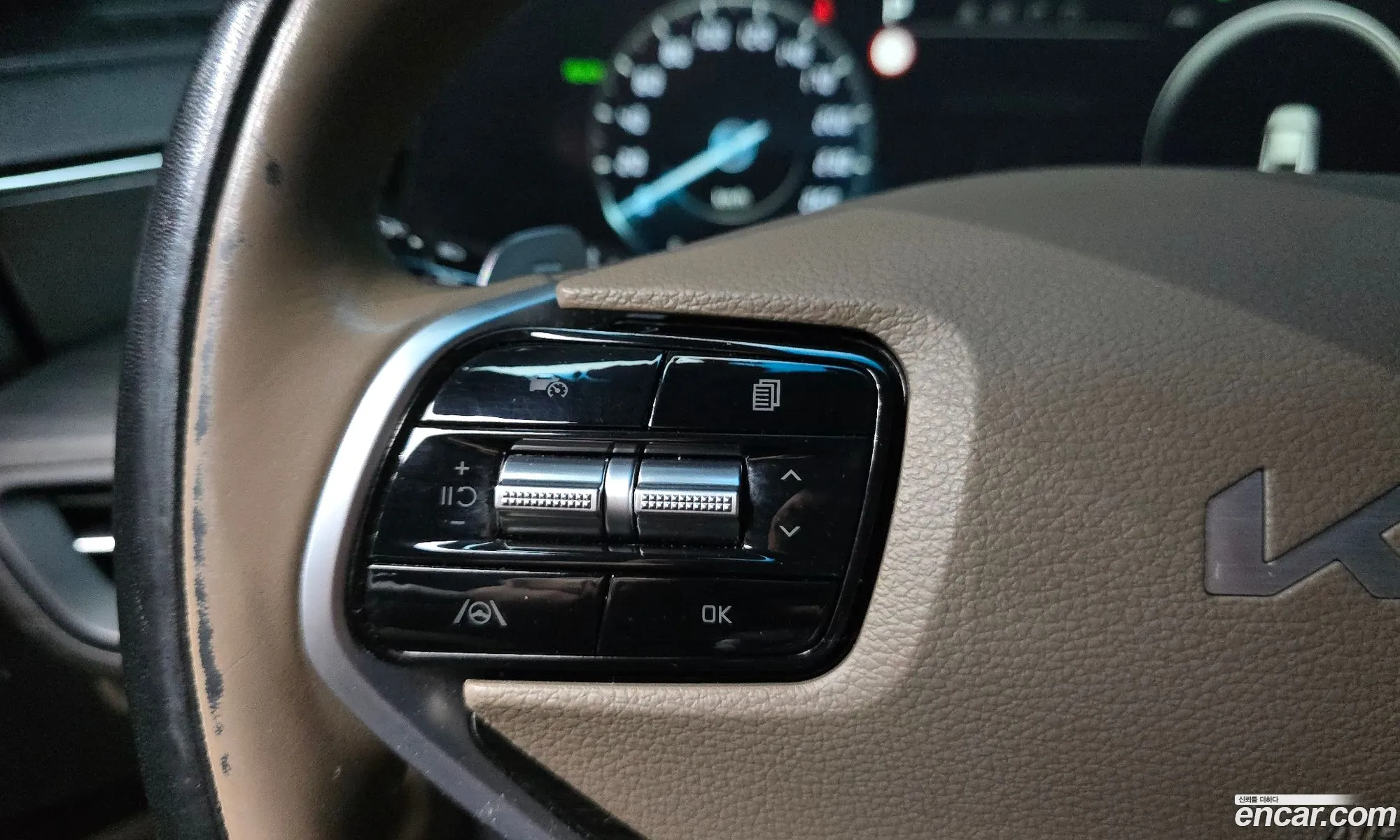 Kia K8 Hybrid 2022 — 10